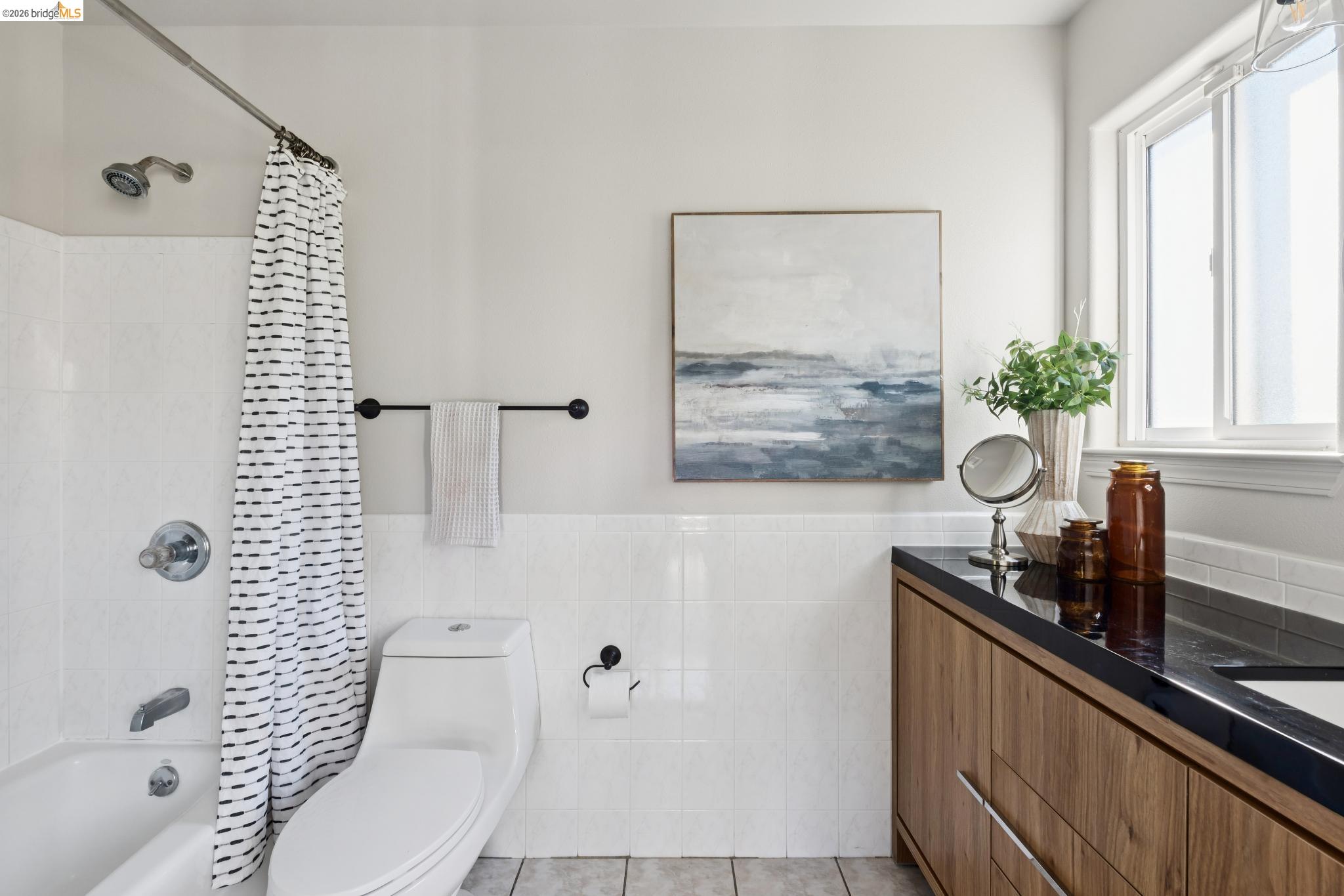 Detail Gallery Image 24 of 51 For 4021 Maybelle Ave, Oakland,  CA 94619 - 4 Beds | 3 Baths