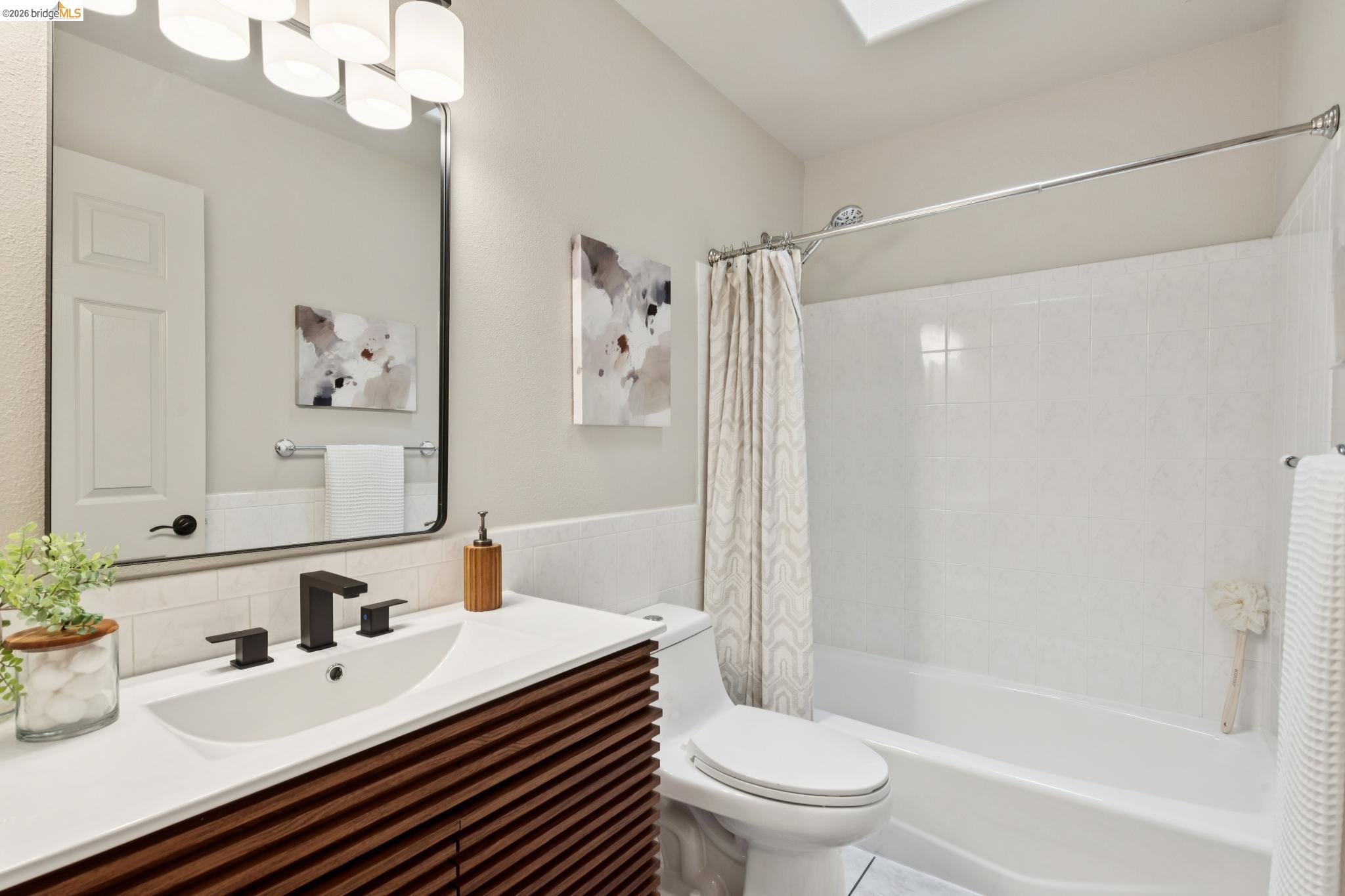 Detail Gallery Image 28 of 51 For 4021 Maybelle Ave, Oakland,  CA 94619 - 4 Beds | 3 Baths