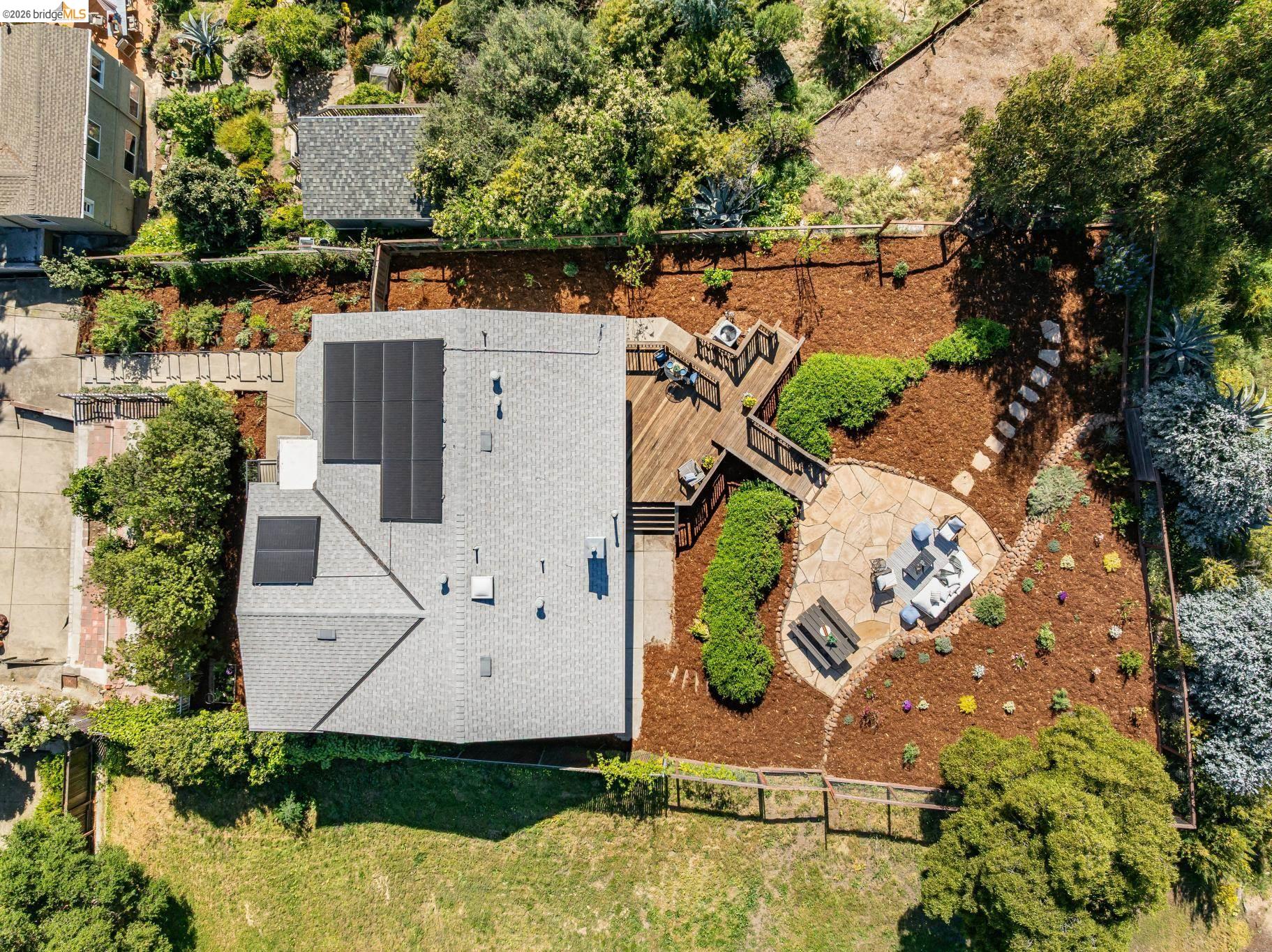 Detail Gallery Image 4 of 51 For 4021 Maybelle Ave, Oakland,  CA 94619 - 4 Beds | 3 Baths