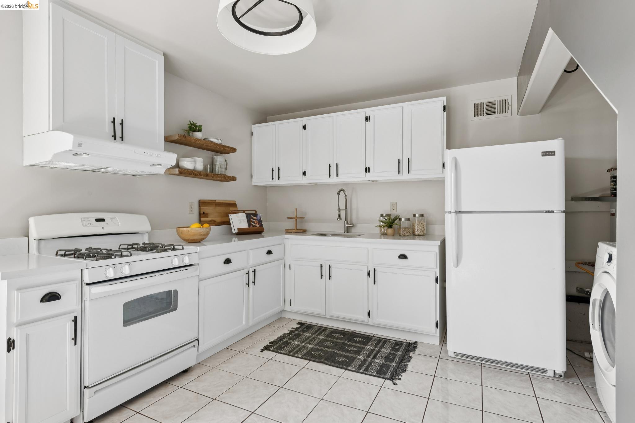 Detail Gallery Image 32 of 51 For 4021 Maybelle Ave, Oakland,  CA 94619 - 4 Beds | 3 Baths