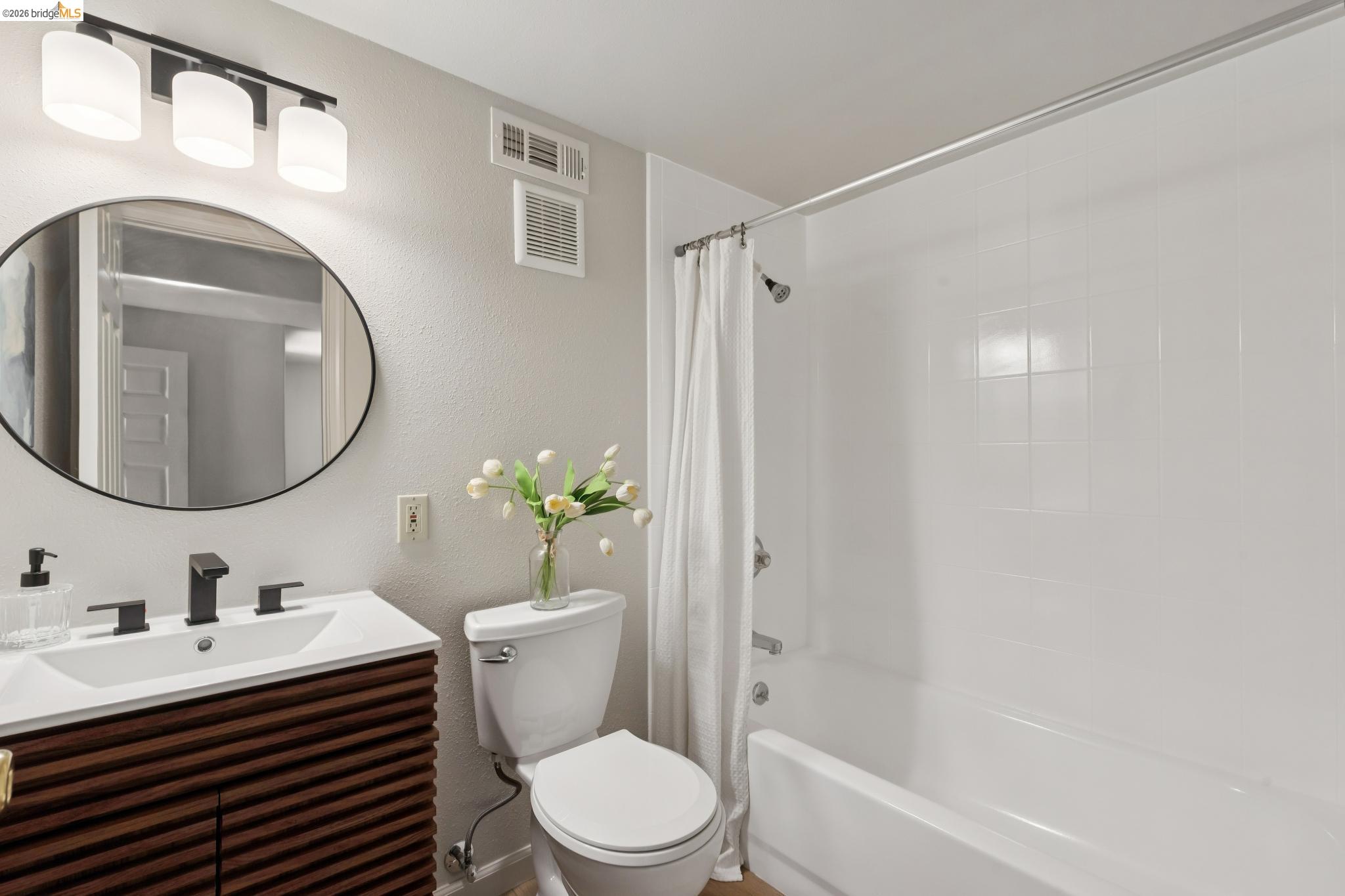 Detail Gallery Image 38 of 51 For 4021 Maybelle Ave, Oakland,  CA 94619 - 4 Beds | 3 Baths