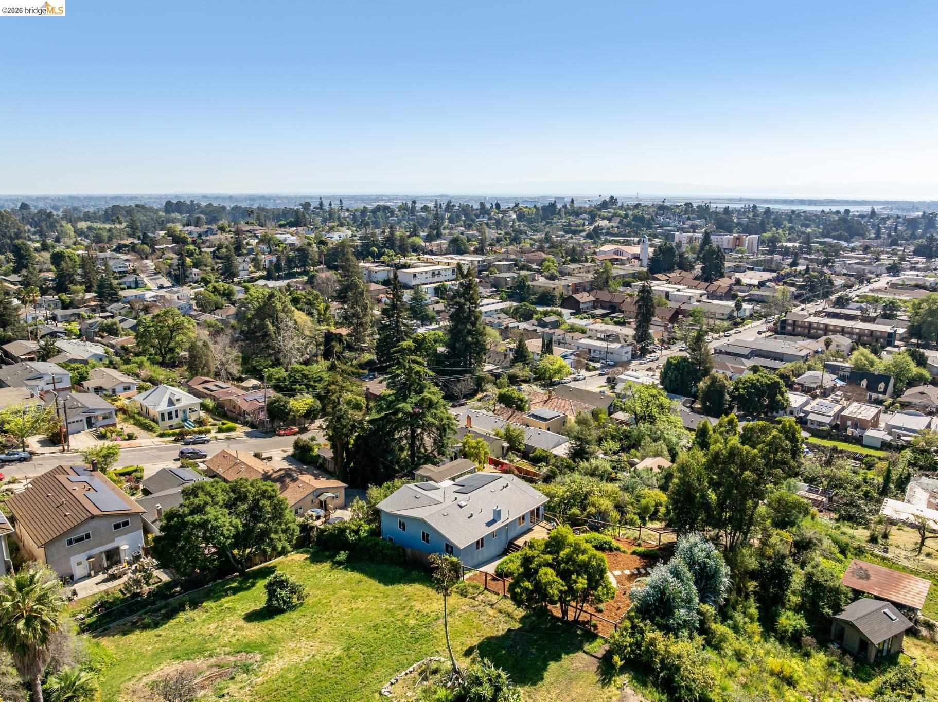 Detail Gallery Image 6 of 51 For 4021 Maybelle Ave, Oakland,  CA 94619 - 4 Beds | 3 Baths