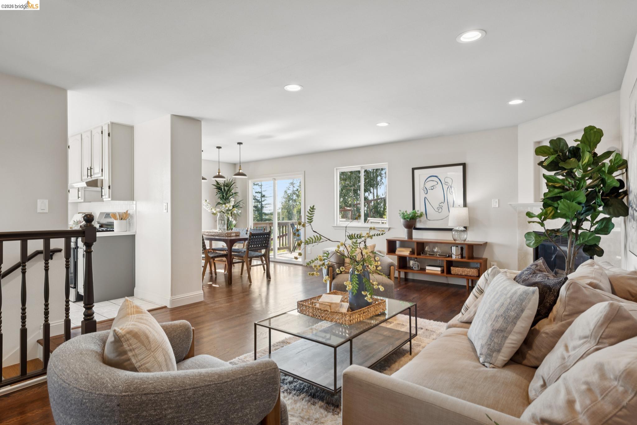 Detail Gallery Image 7 of 51 For 4021 Maybelle Ave, Oakland,  CA 94619 - 4 Beds | 3 Baths