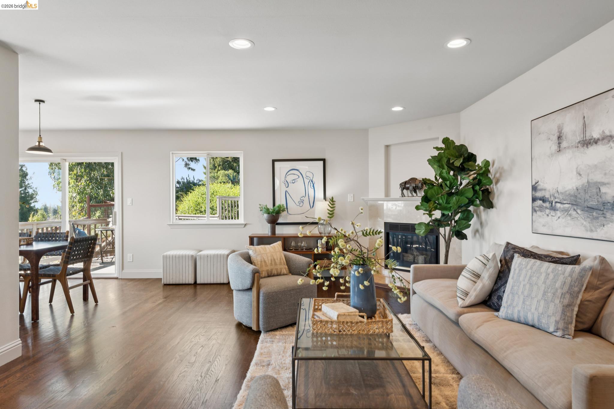 Detail Gallery Image 8 of 51 For 4021 Maybelle Ave, Oakland,  CA 94619 - 4 Beds | 3 Baths