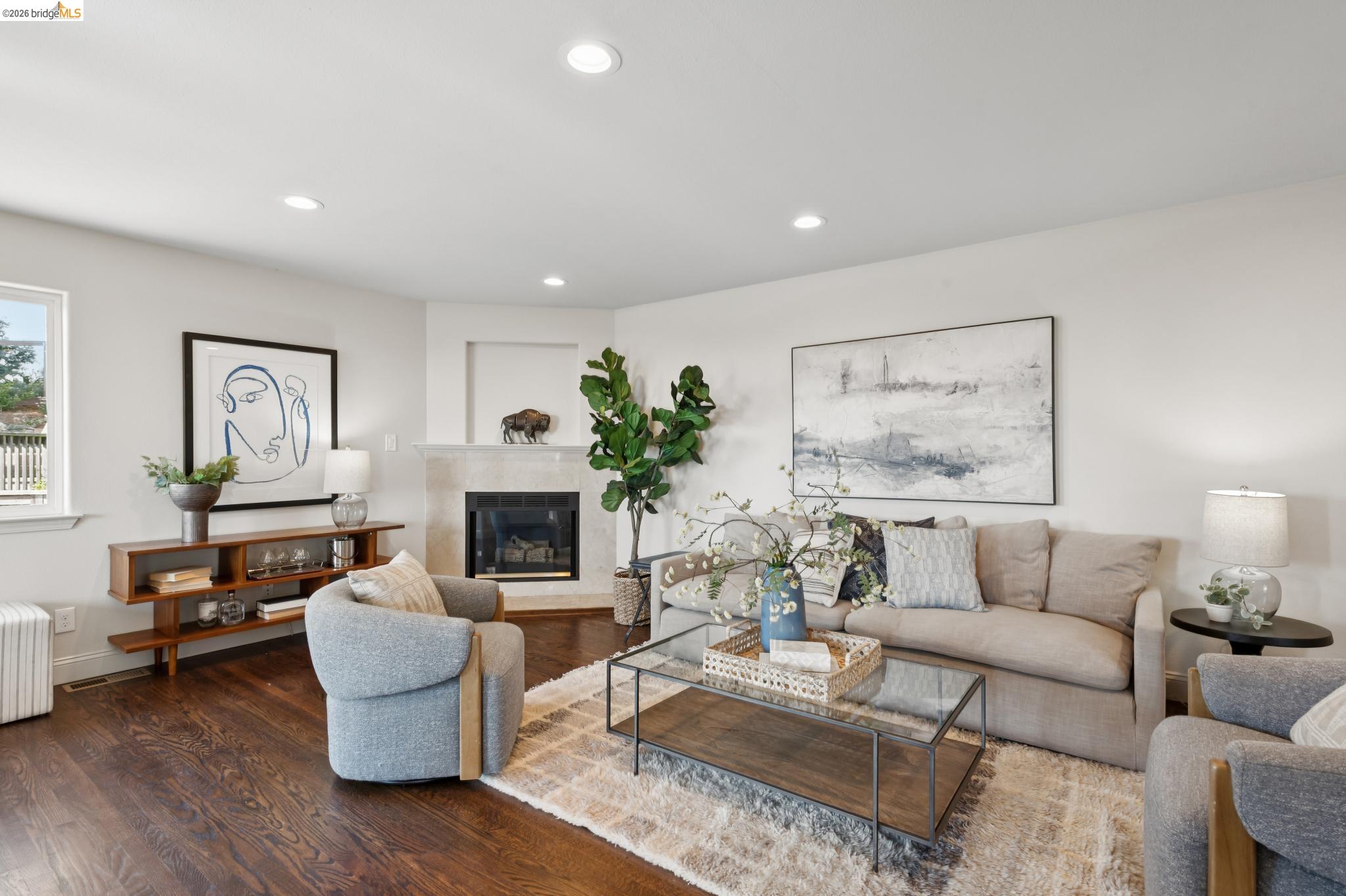 Detail Gallery Image 9 of 51 For 4021 Maybelle Ave, Oakland,  CA 94619 - 4 Beds | 3 Baths