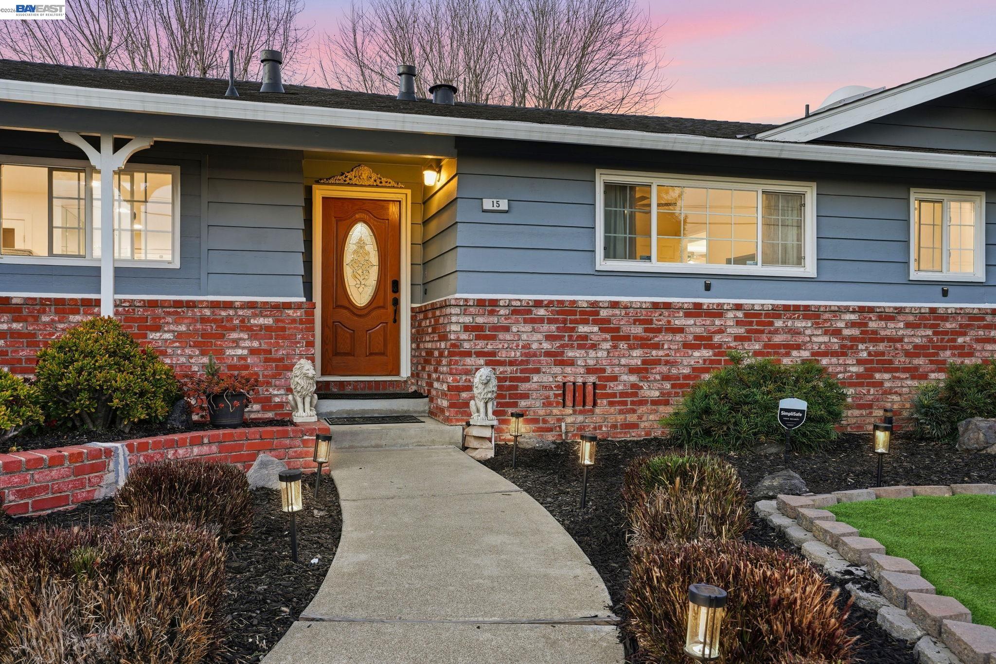 Detail Gallery Image 3 of 32 For 15 Sequoyah View Ct, Oakland,  CA 94605 - 4 Beds | 3 Baths