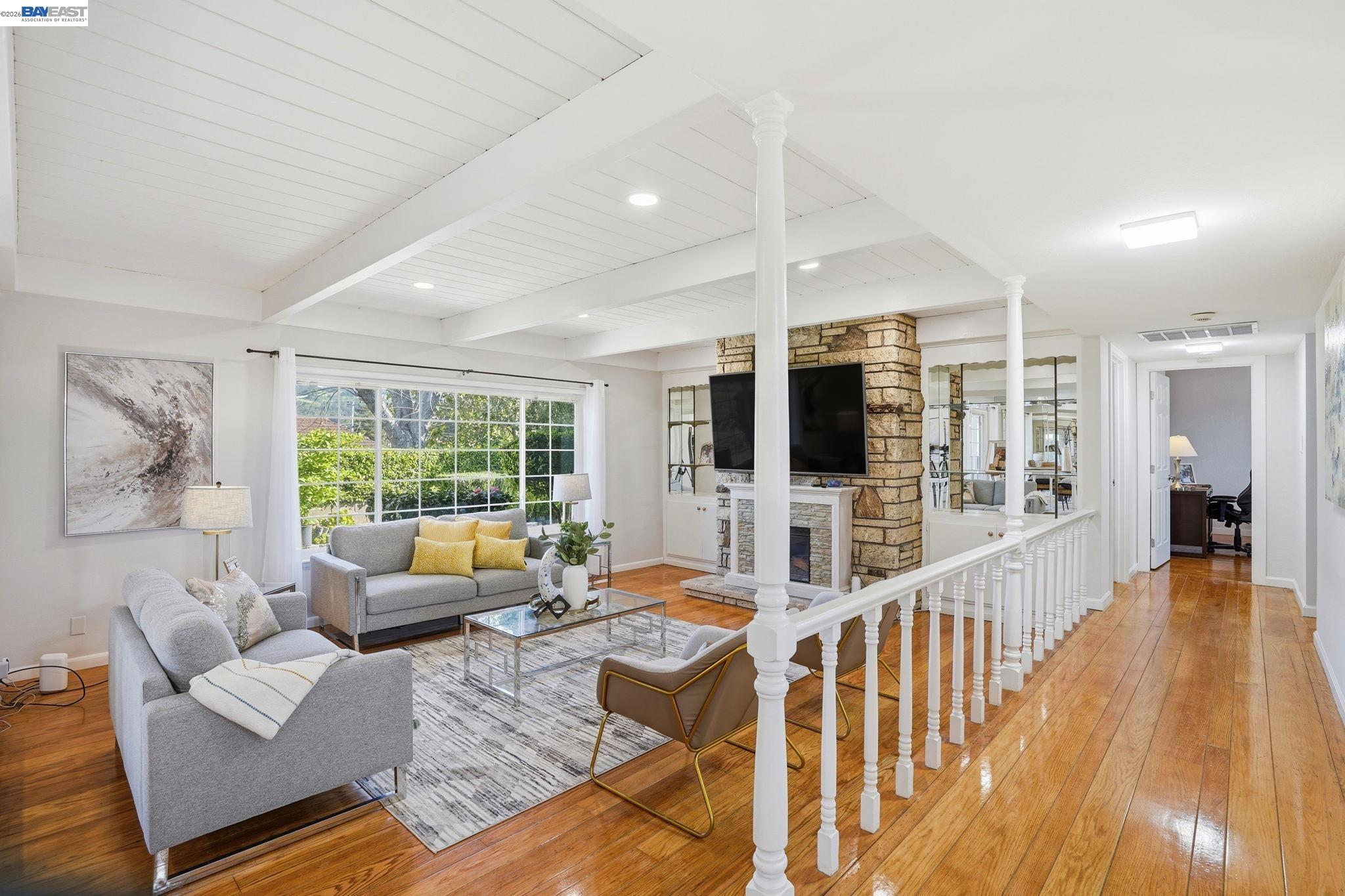 Detail Gallery Image 12 of 32 For 15 Sequoyah View Ct, Oakland,  CA 94605 - 4 Beds | 3 Baths