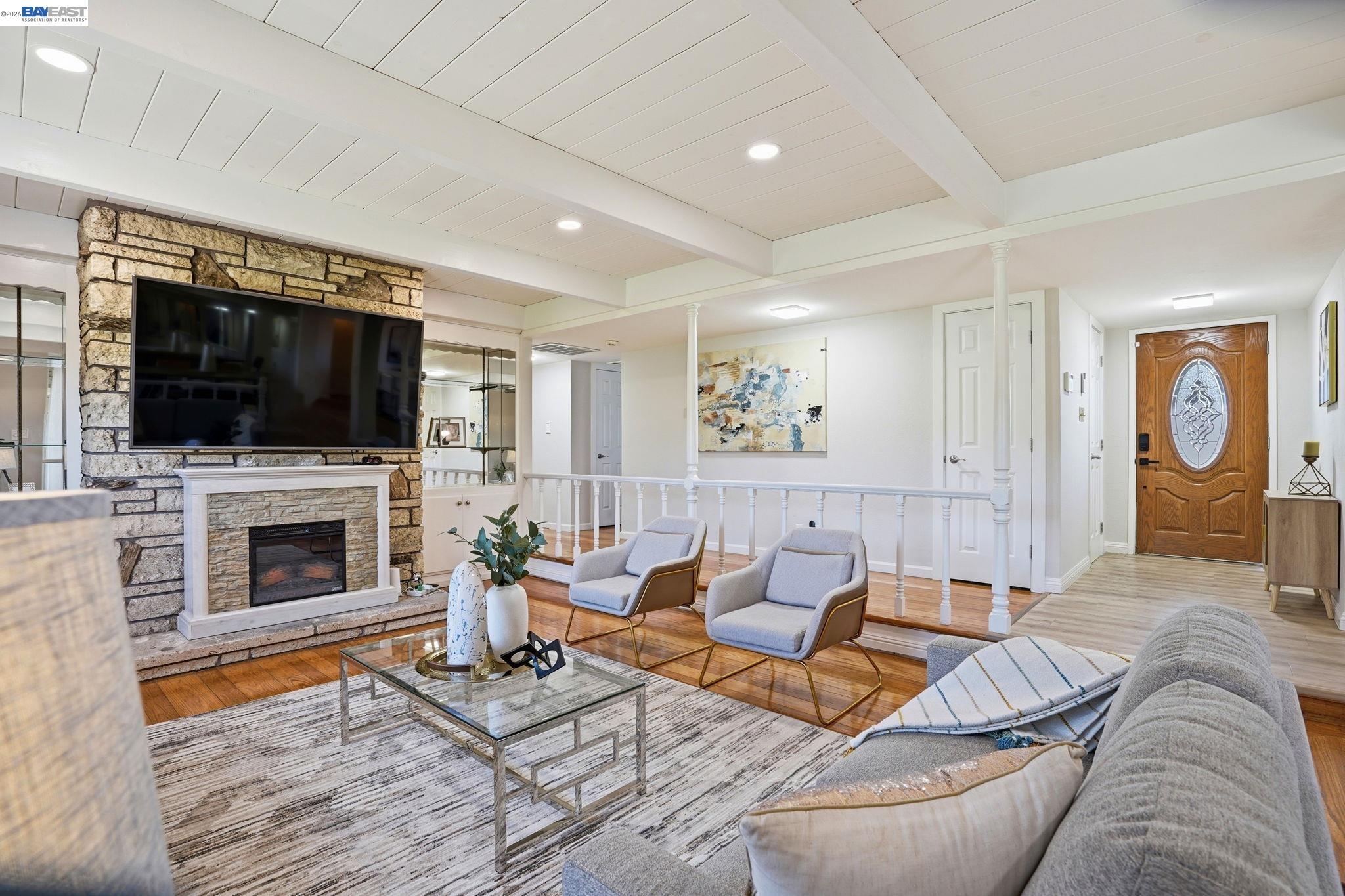 Detail Gallery Image 14 of 32 For 15 Sequoyah View Ct, Oakland,  CA 94605 - 4 Beds | 3 Baths