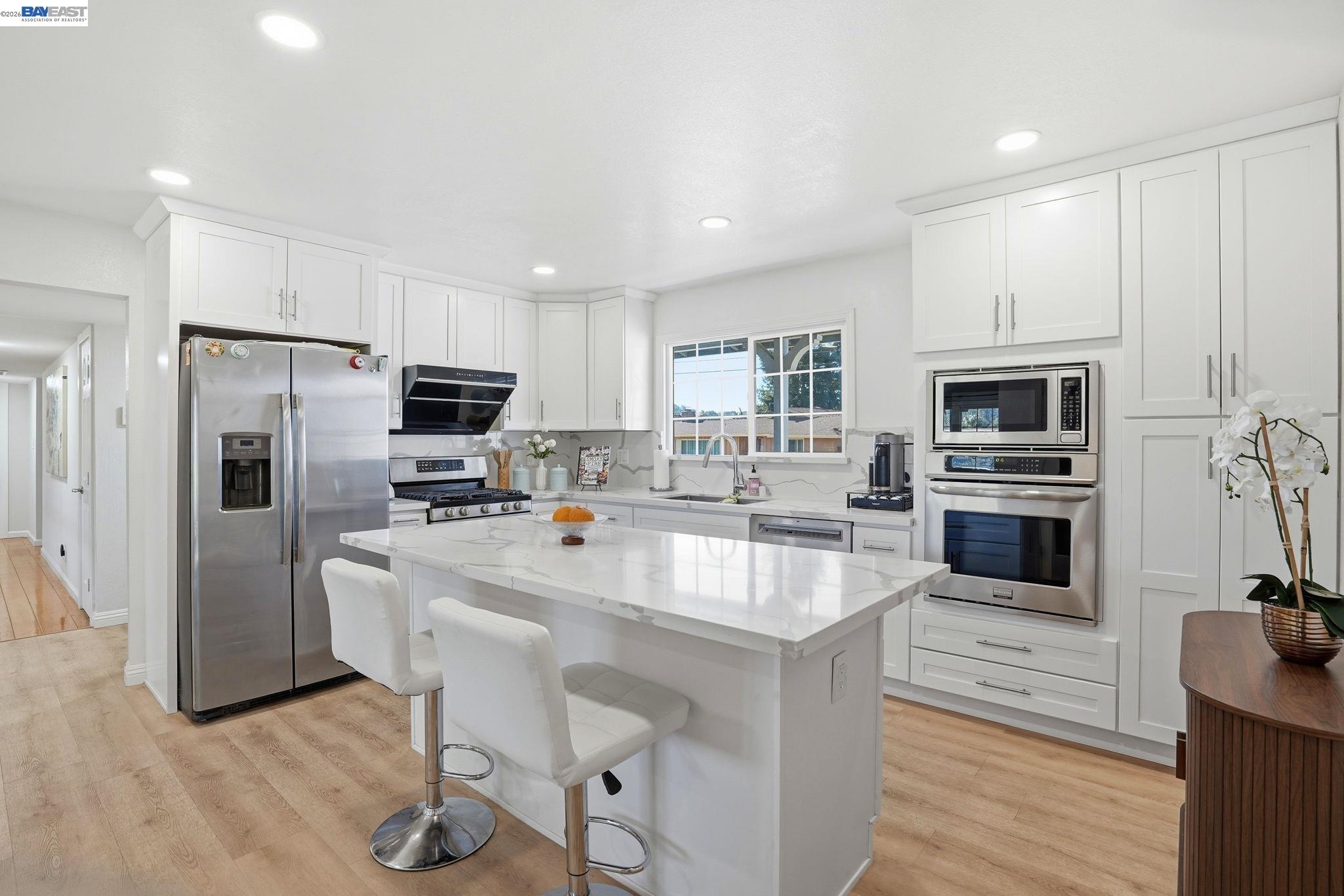 Detail Gallery Image 15 of 32 For 15 Sequoyah View Ct, Oakland,  CA 94605 - 4 Beds | 3 Baths