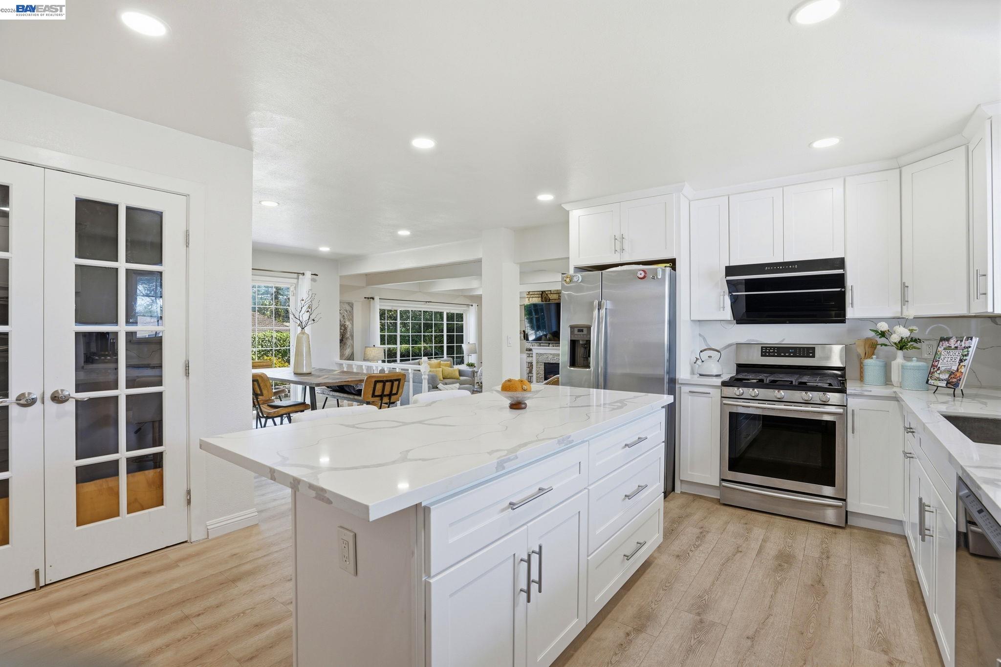 Detail Gallery Image 16 of 32 For 15 Sequoyah View Ct, Oakland,  CA 94605 - 4 Beds | 3 Baths