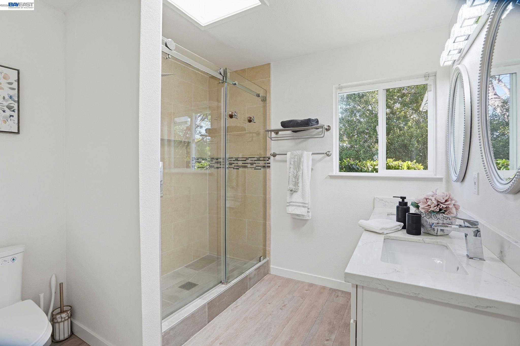 Detail Gallery Image 24 of 32 For 15 Sequoyah View Ct, Oakland,  CA 94605 - 4 Beds | 3 Baths