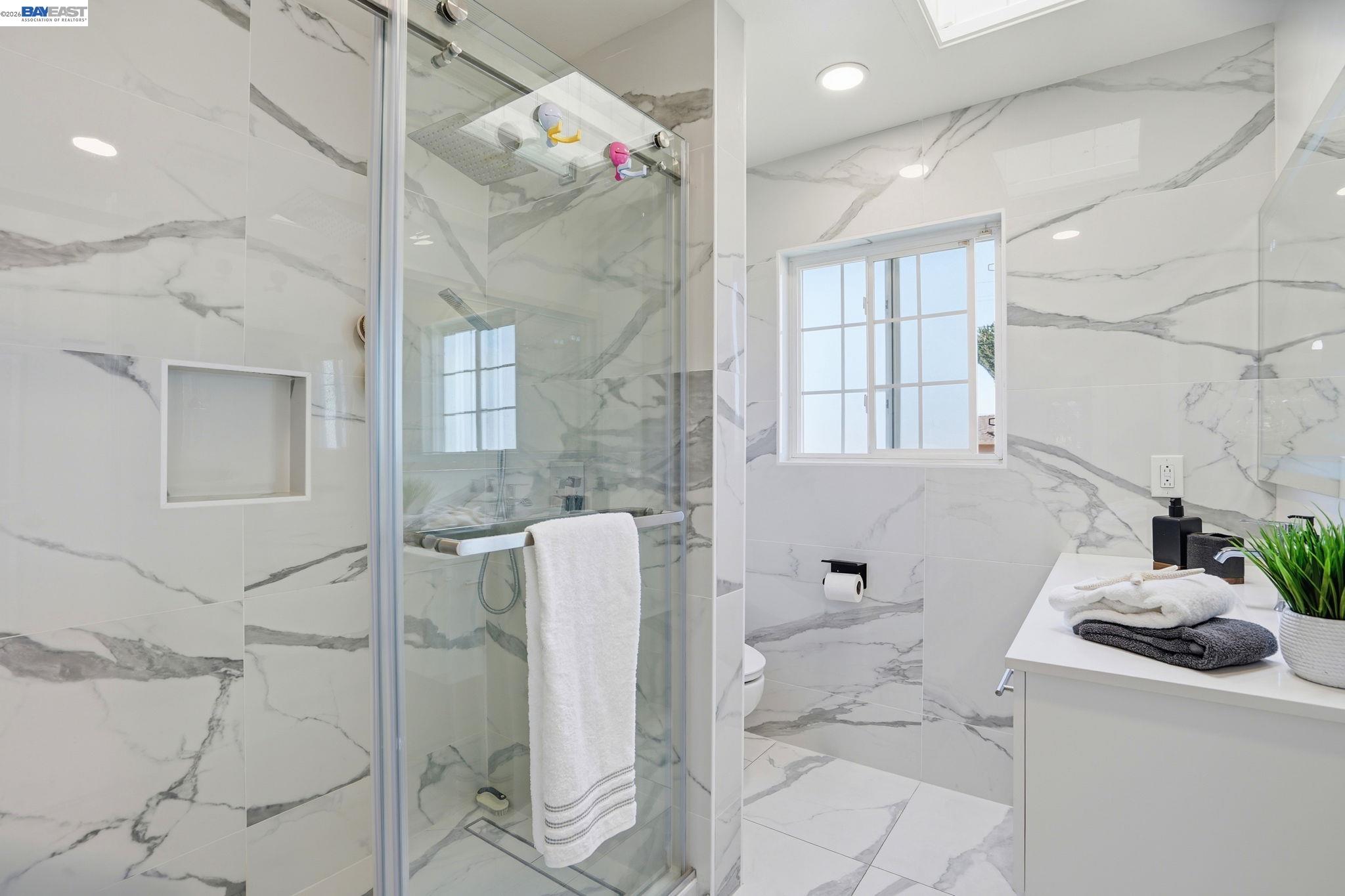 Detail Gallery Image 25 of 32 For 15 Sequoyah View Ct, Oakland,  CA 94605 - 4 Beds | 3 Baths