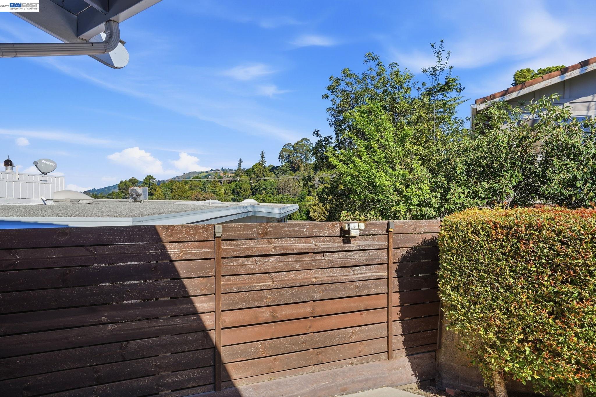 Detail Gallery Image 26 of 32 For 15 Sequoyah View Ct, Oakland,  CA 94605 - 4 Beds | 3 Baths