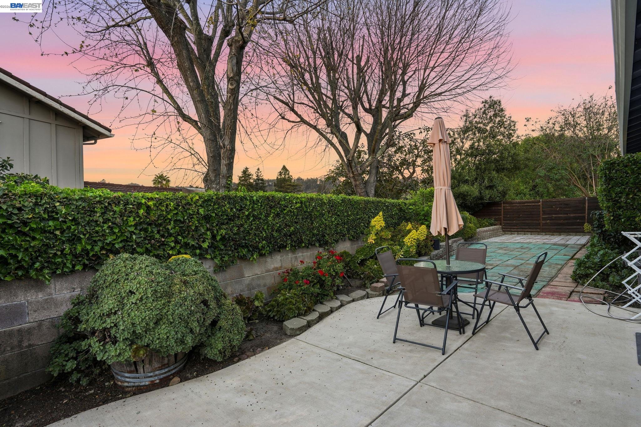 Detail Gallery Image 27 of 32 For 15 Sequoyah View Ct, Oakland,  CA 94605 - 4 Beds | 3 Baths