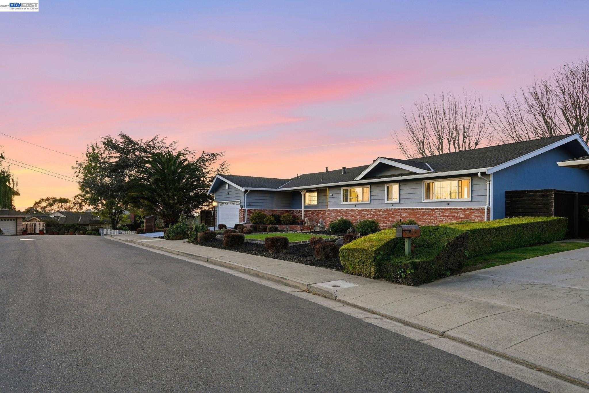 Detail Gallery Image 5 of 32 For 15 Sequoyah View Ct, Oakland,  CA 94605 - 4 Beds | 3 Baths