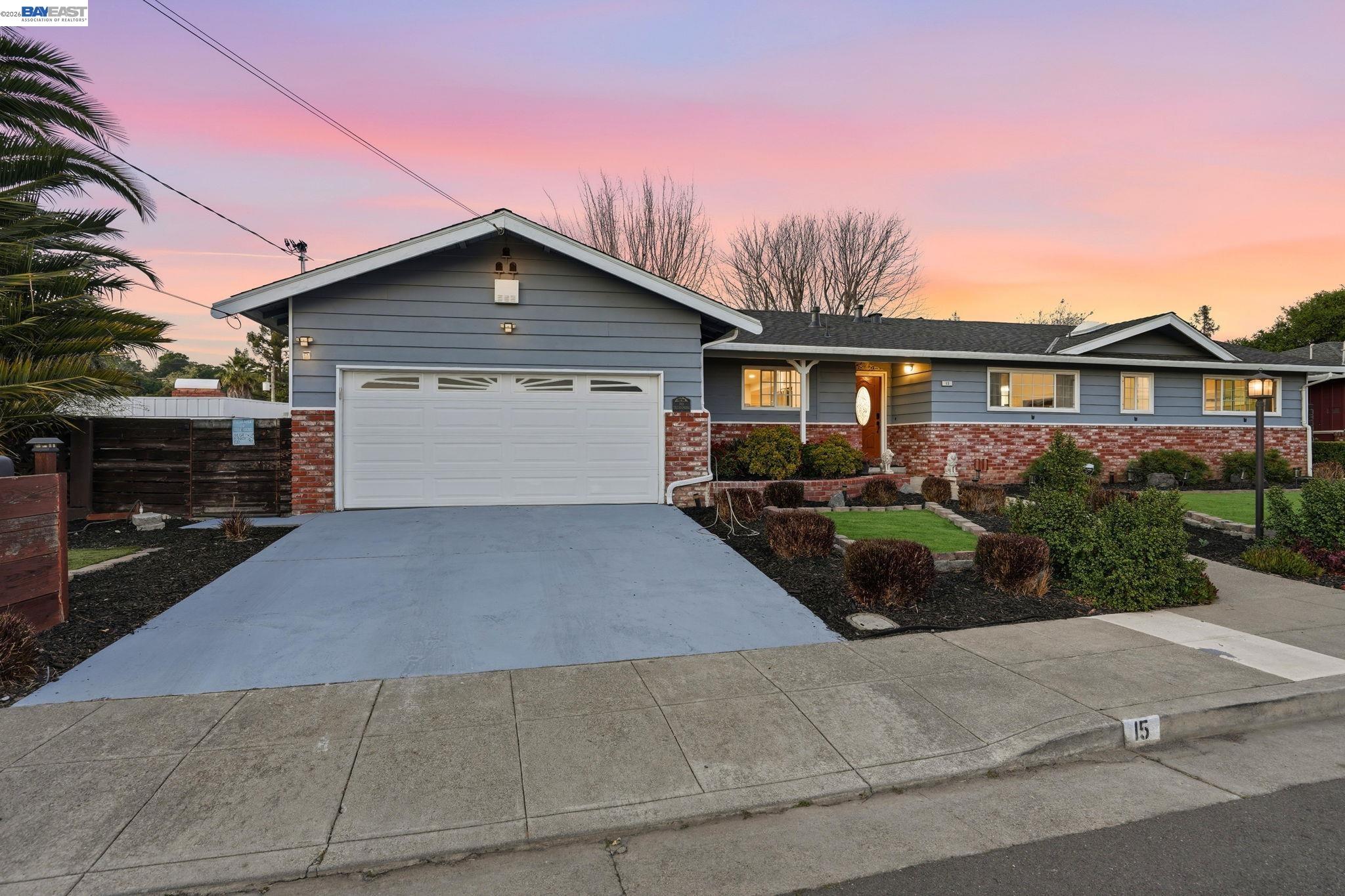 Detail Gallery Image 8 of 32 For 15 Sequoyah View Ct, Oakland,  CA 94605 - 4 Beds | 3 Baths