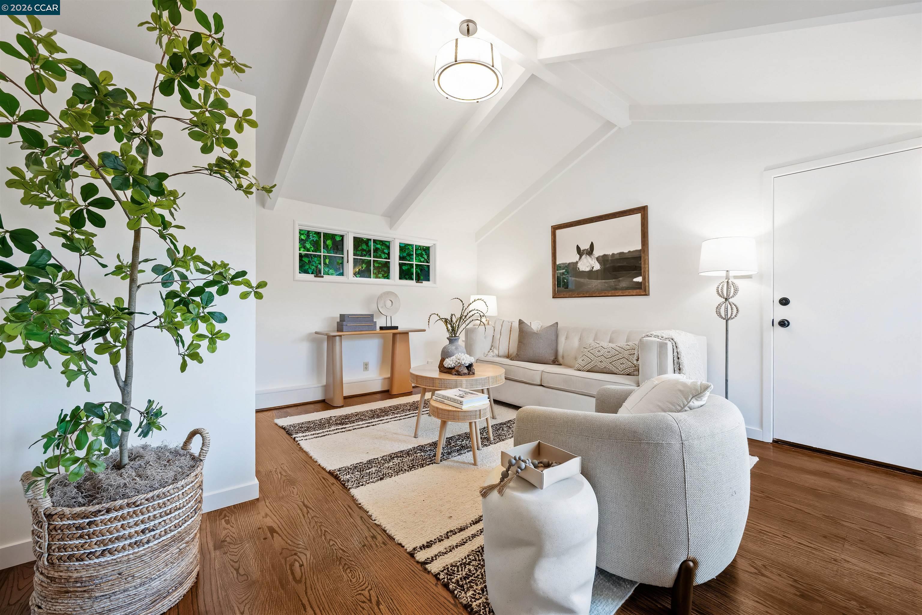 Detail Gallery Image 11 of 23 For 120 Las Vegas, Orinda,  CA 94563 - 3 Beds | 2 Baths