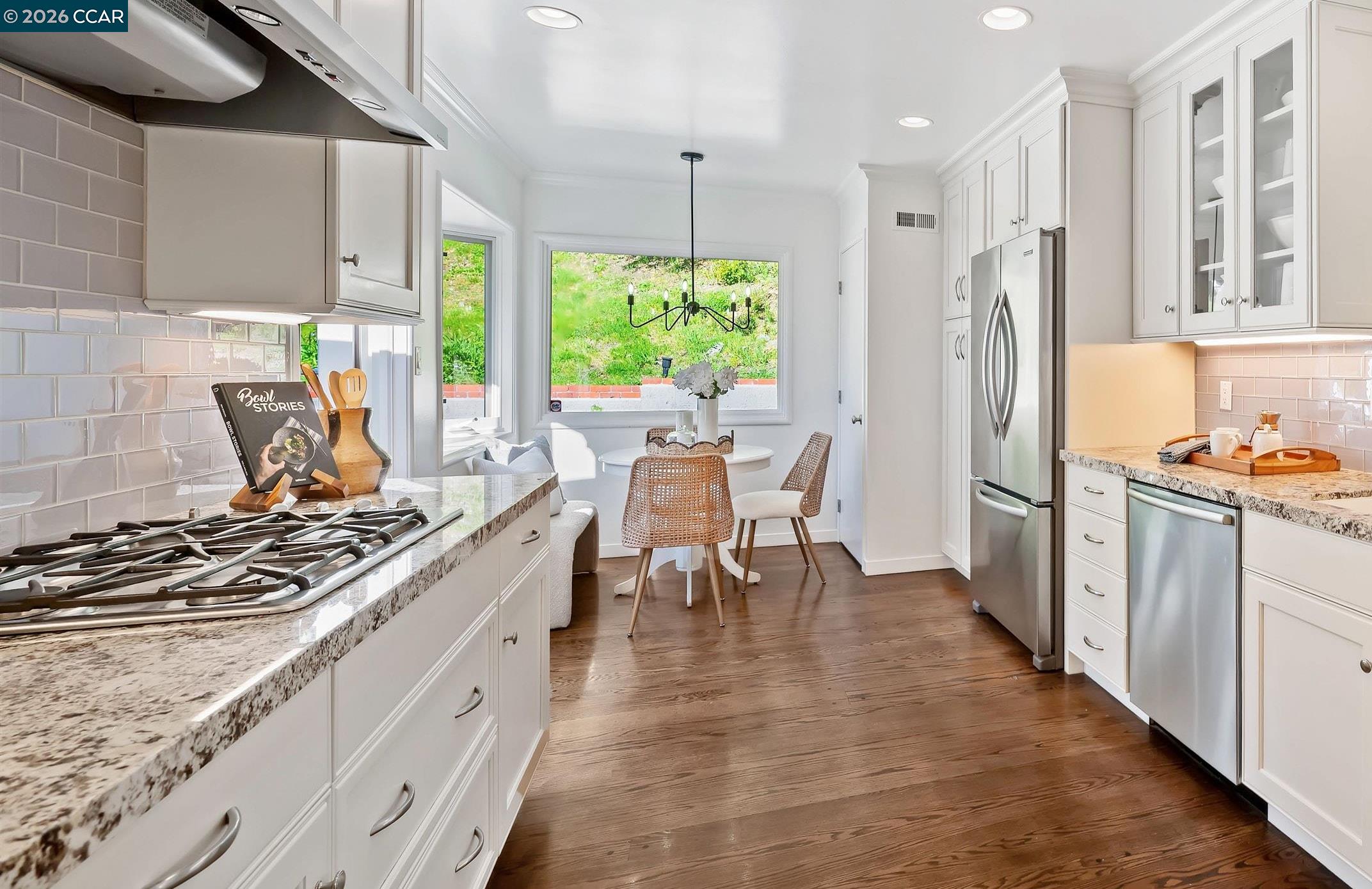 Detail Gallery Image 6 of 23 For 120 Las Vegas, Orinda,  CA 94563 - 3 Beds | 2 Baths