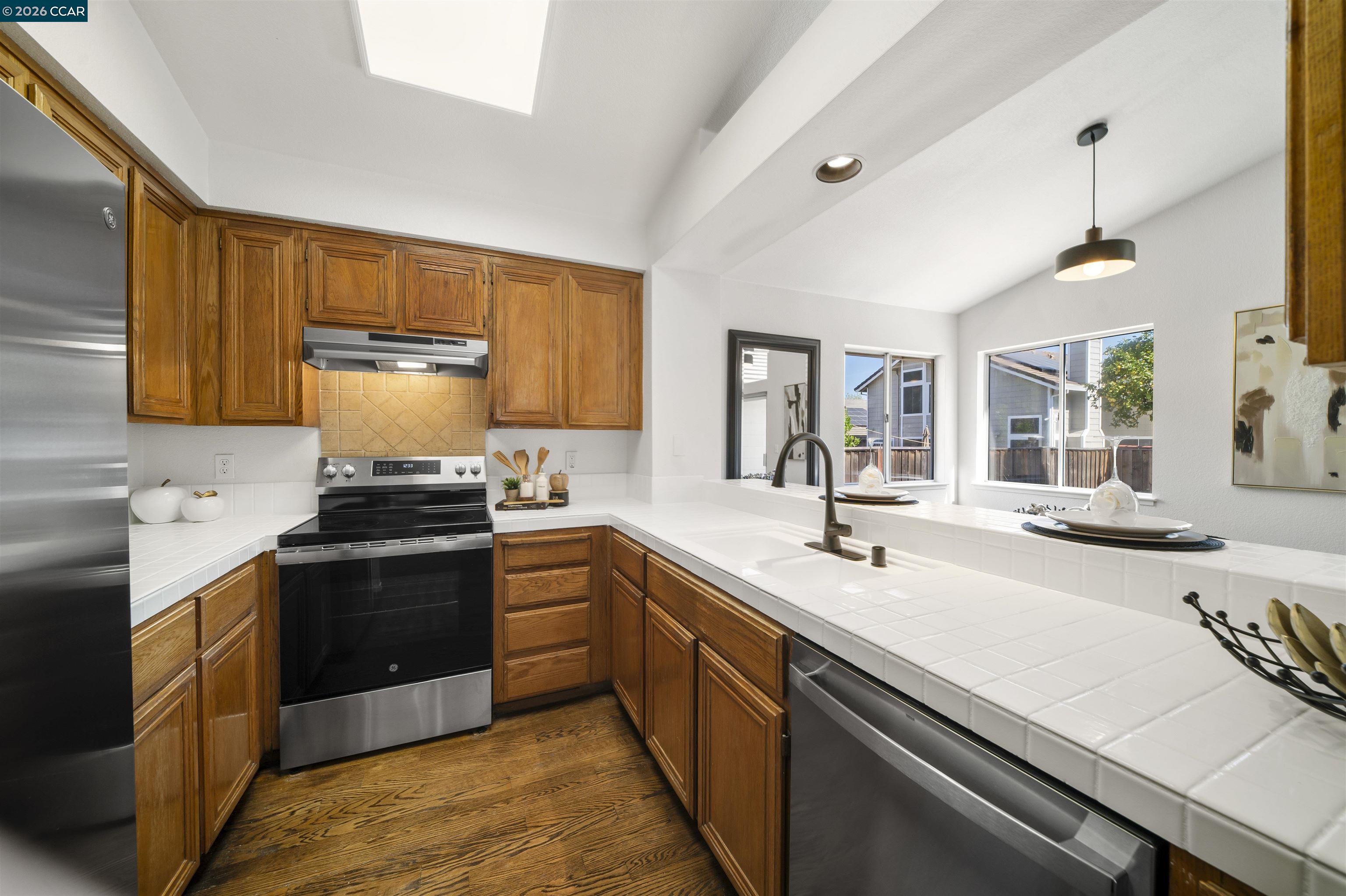 Detail Gallery Image 11 of 34 For 1191 Red Leaf Way, Pittsburg,  CA 94565 - 3 Beds | 2 Baths