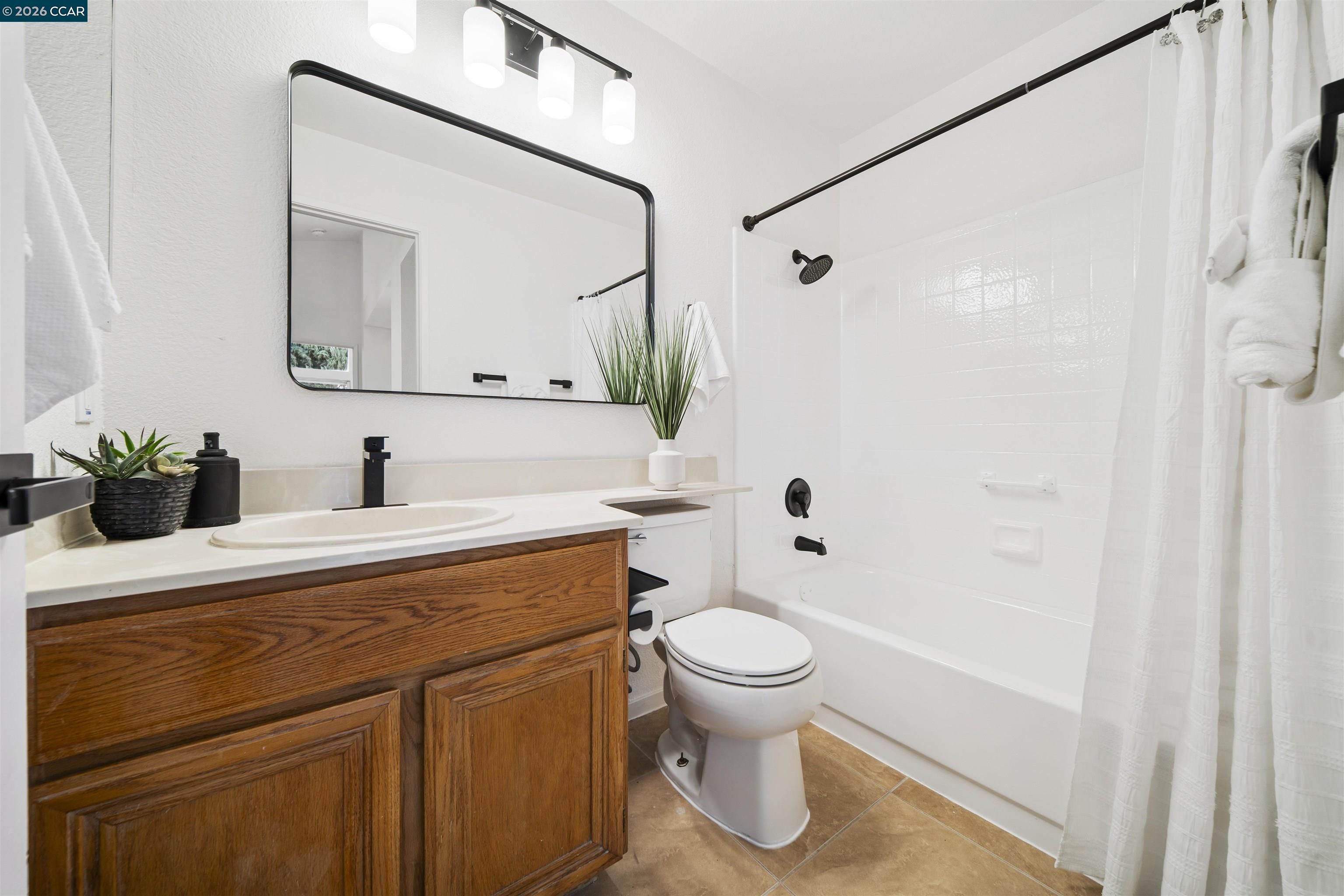 Detail Gallery Image 18 of 34 For 1191 Red Leaf Way, Pittsburg,  CA 94565 - 3 Beds | 2 Baths