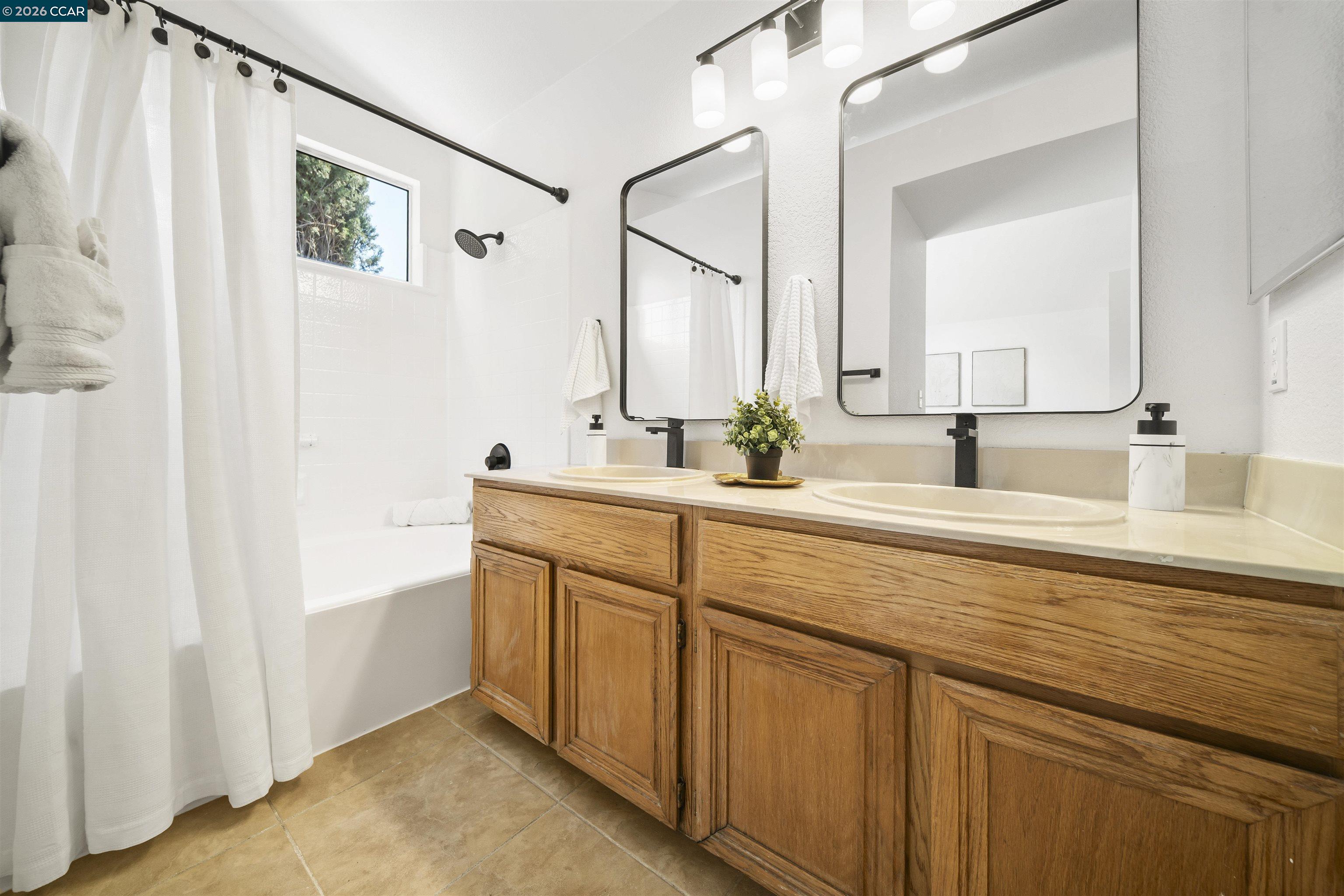 Detail Gallery Image 27 of 34 For 1191 Red Leaf Way, Pittsburg,  CA 94565 - 3 Beds | 2 Baths