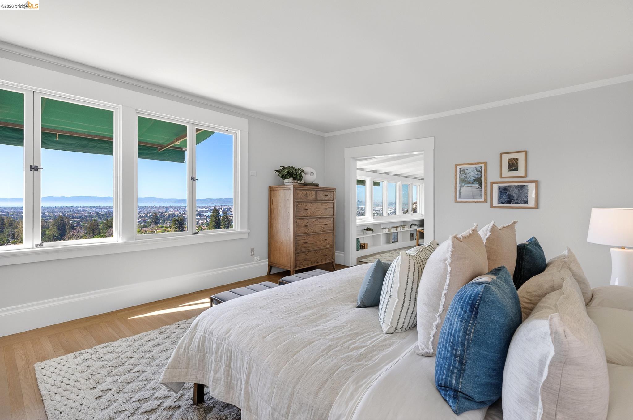 Detail Gallery Image 11 of 60 For 316 Pacific Ave, Piedmont,  CA 94611 - 4 Beds | 2/2 Baths