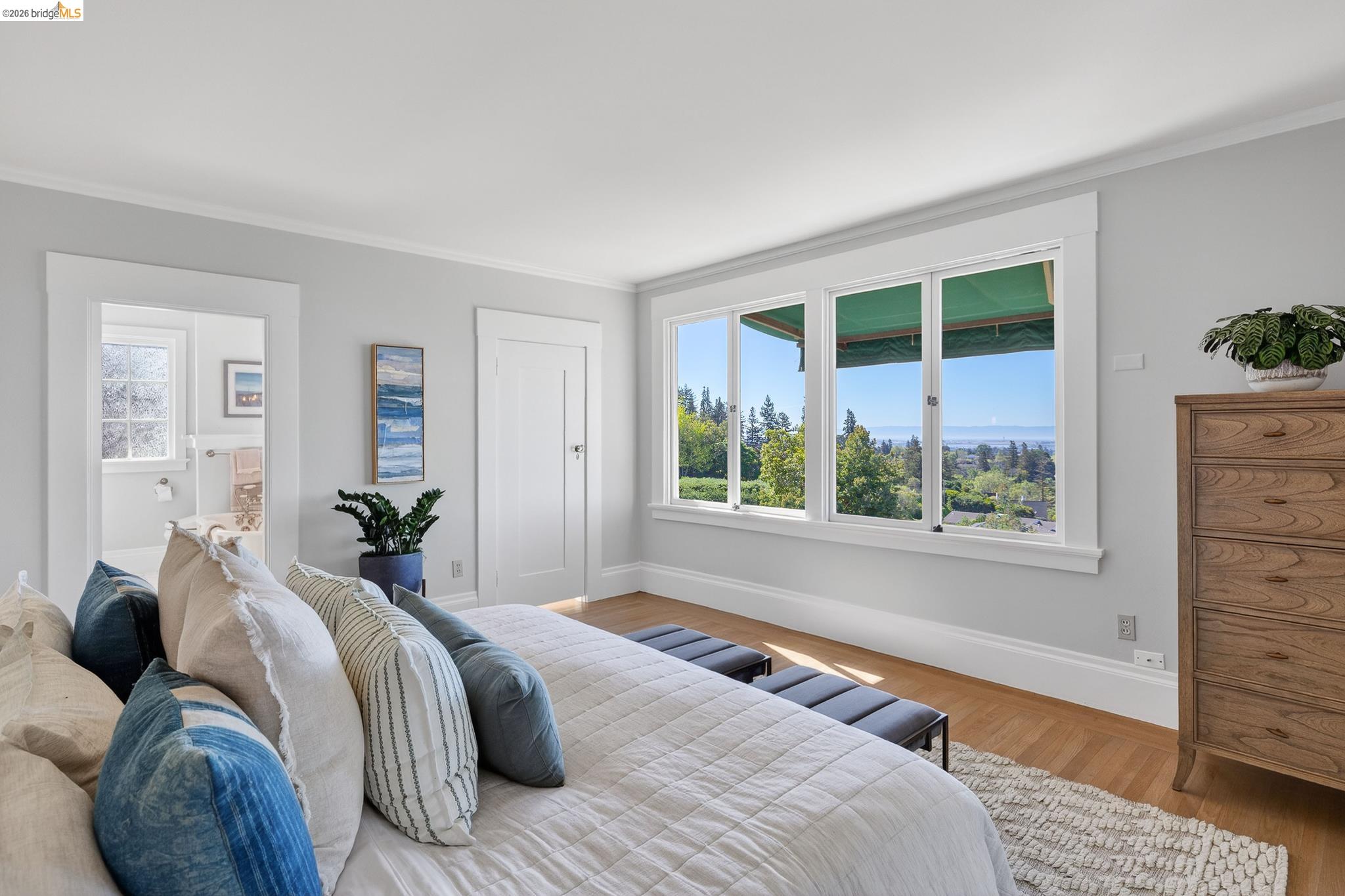 Detail Gallery Image 16 of 60 For 316 Pacific Ave, Piedmont,  CA 94611 - 4 Beds | 2/2 Baths