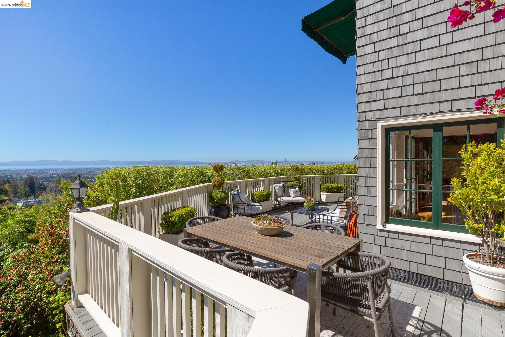 Detail Gallery Image 39 of 60 For 316 Pacific Ave, Piedmont,  CA 94611 - 4 Beds | 2/2 Baths