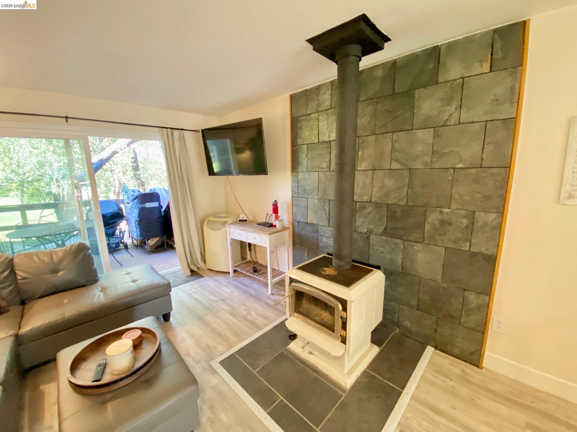 Detail Gallery Image 7 of 46 For 19096 Dyer Ct #2,  Groveland,  CA 95321 - 2 Beds | 2 Baths