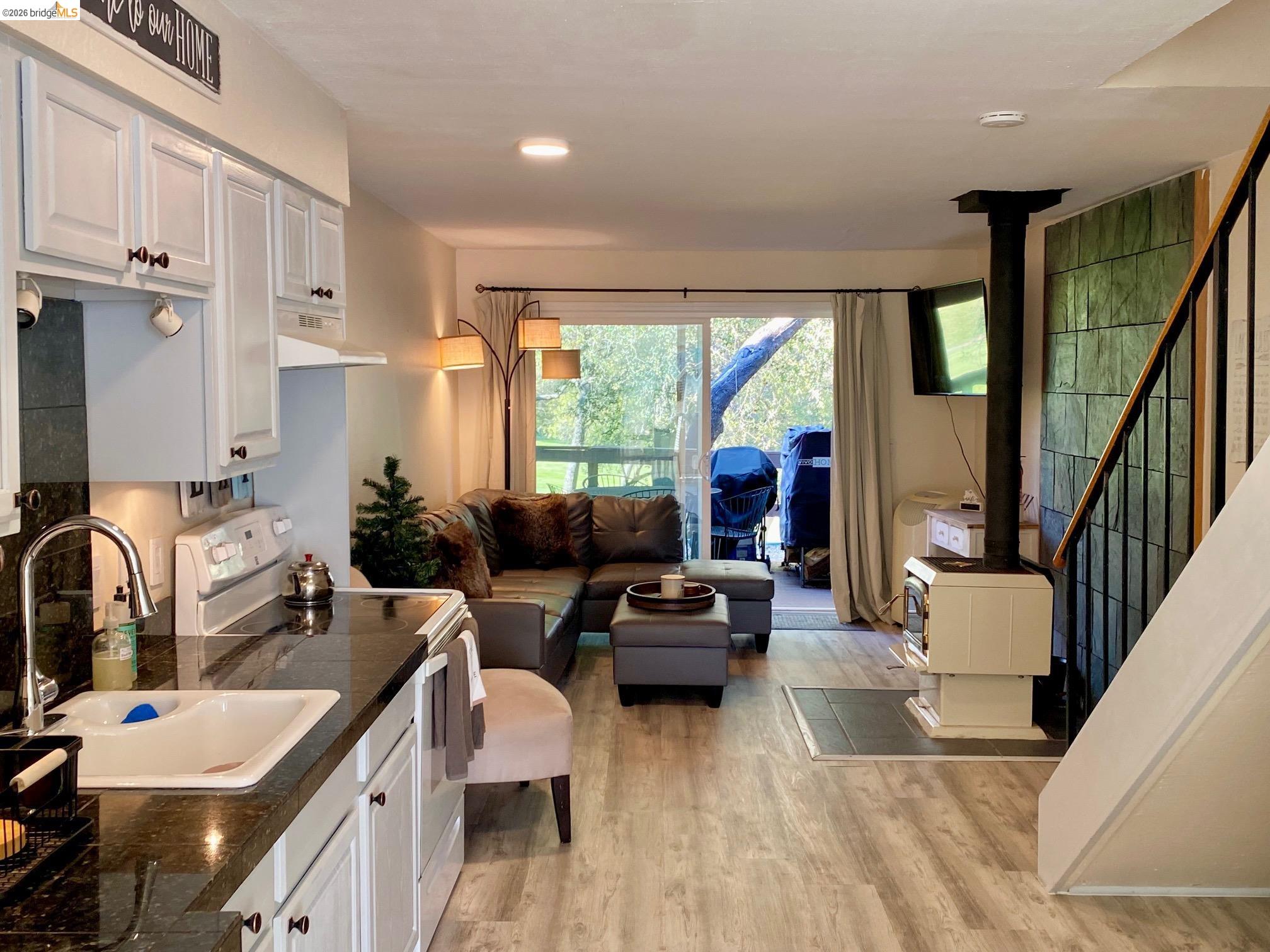 Detail Gallery Image 9 of 46 For 19096 Dyer Ct #2,  Groveland,  CA 95321 - 2 Beds | 2 Baths