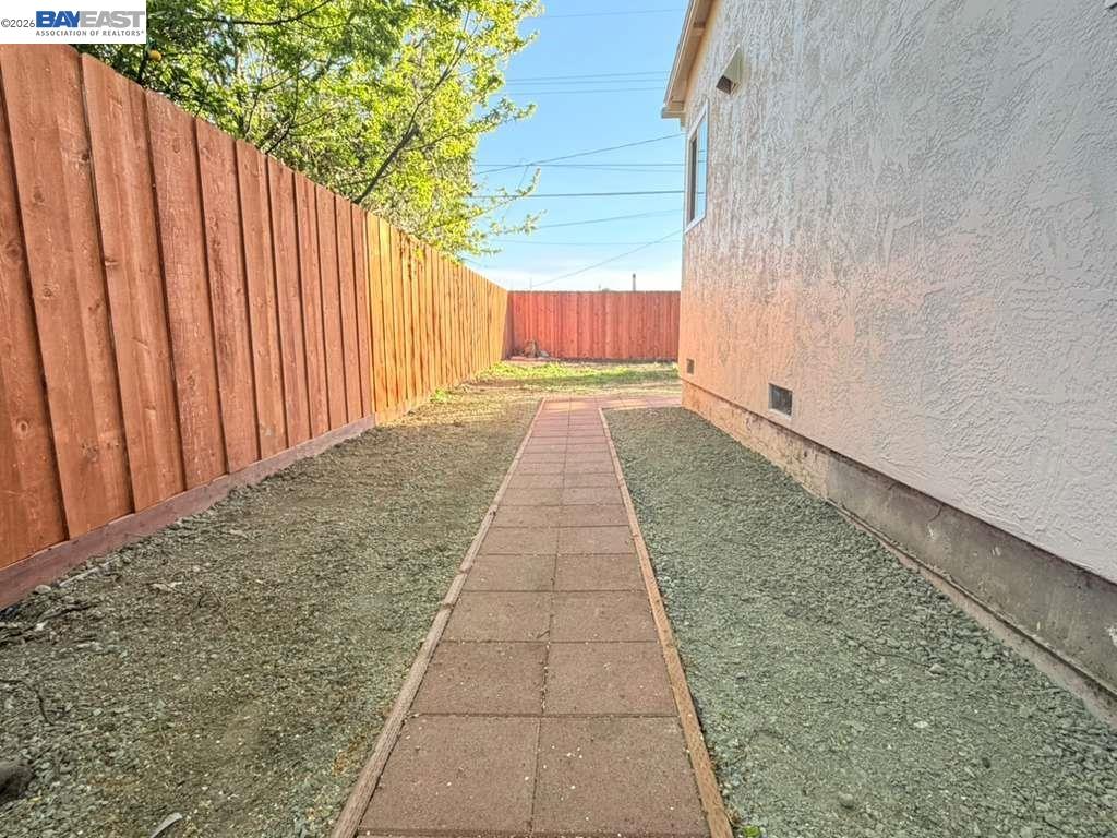 Detail Gallery Image 12 of 50 For 5212 Creely Ave, Richmond,  CA 94804 - 3 Beds | 2/1 Baths