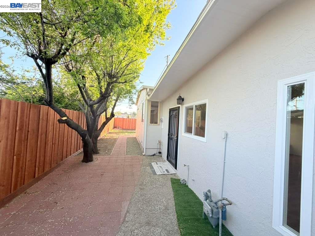 Detail Gallery Image 3 of 50 For 5212 Creely Ave, Richmond,  CA 94804 - 3 Beds | 2/1 Baths