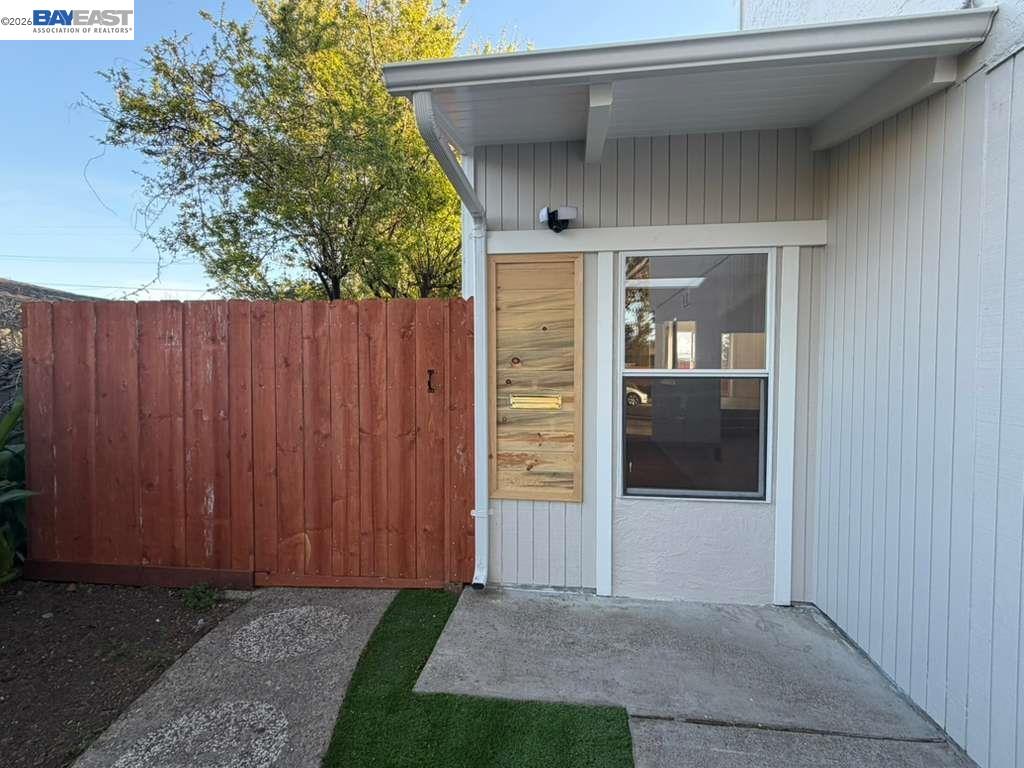 Detail Gallery Image 5 of 50 For 5212 Creely Ave, Richmond,  CA 94804 - 3 Beds | 2/1 Baths