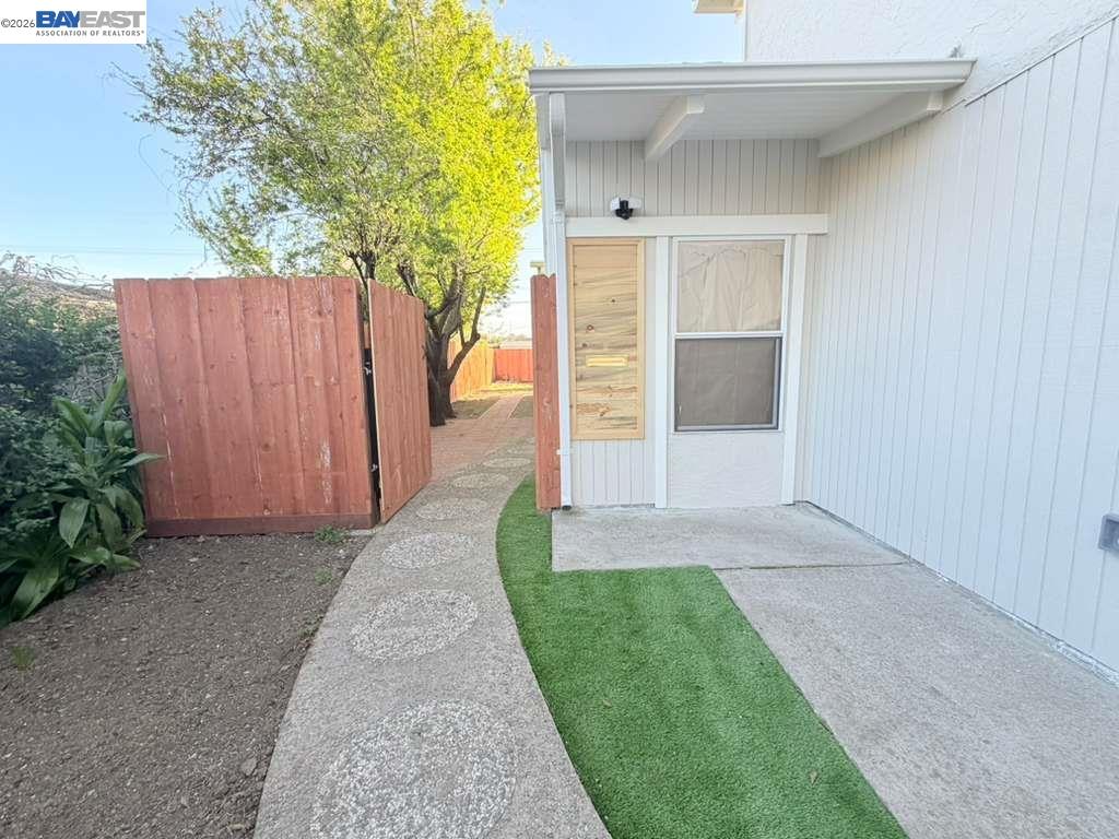 Detail Gallery Image 6 of 50 For 5212 Creely Ave, Richmond,  CA 94804 - 3 Beds | 2/1 Baths