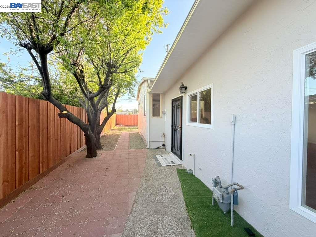 Detail Gallery Image 9 of 50 For 5212 Creely Ave, Richmond,  CA 94804 - 3 Beds | 2/1 Baths