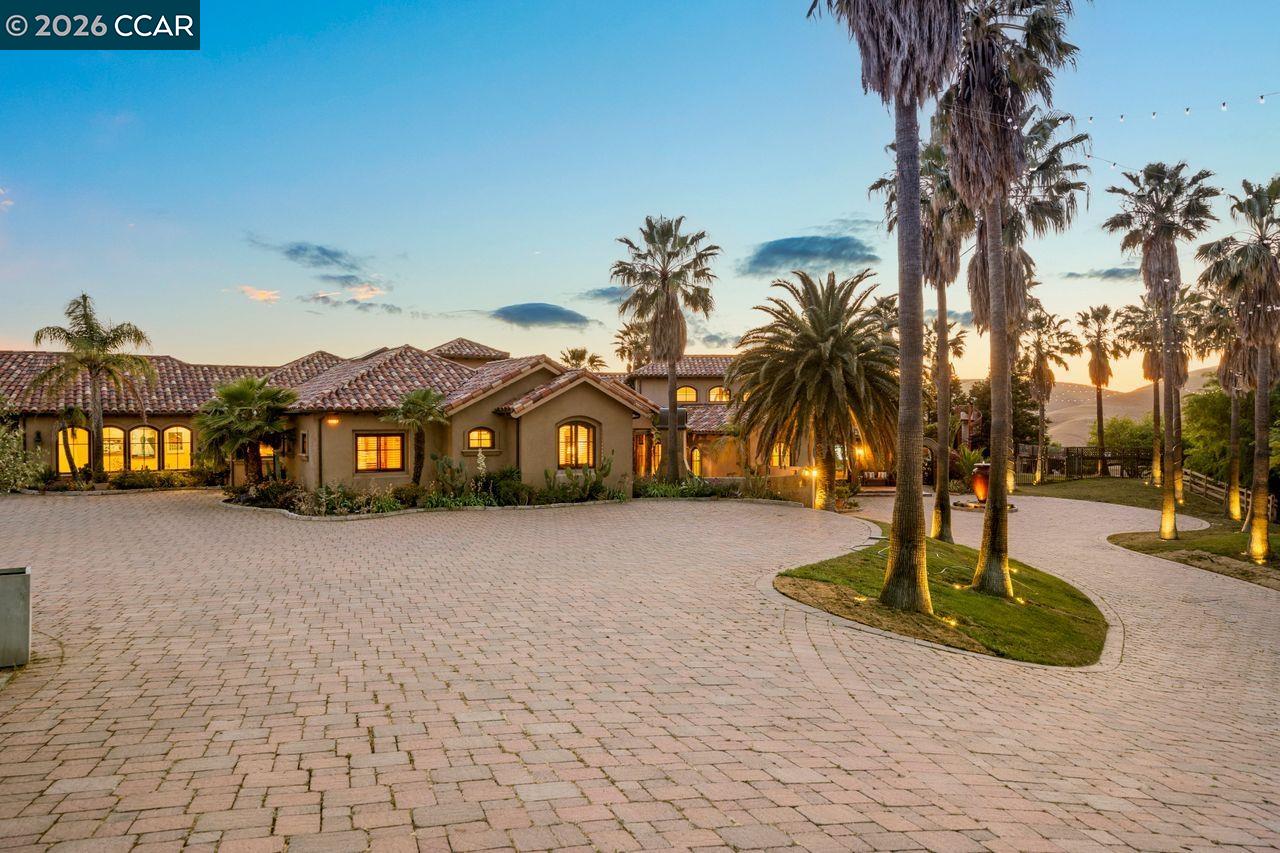 Detail Gallery Image 5 of 60 For 1615 Lawrence Rd, Danville,  CA 94506 - 4 Beds | 5/1 Baths