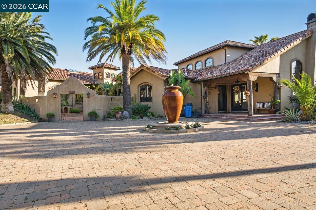 Detail Gallery Image 6 of 60 For 1615 Lawrence Rd, Danville,  CA 94506 - 4 Beds | 5/1 Baths