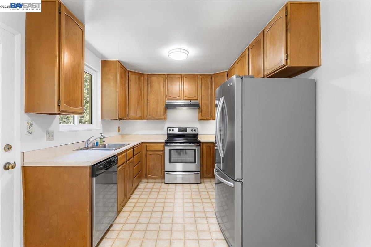 Detail Gallery Image 18 of 53 For 1848 Walnut St., Alameda,  CA 94501 - 4 Beds | 2 Baths