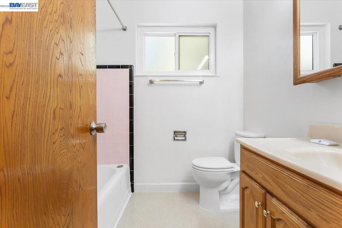 Detail Gallery Image 29 of 53 For 1848 Walnut St., Alameda,  CA 94501 - 4 Beds | 2 Baths