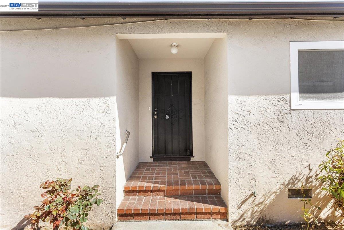 Detail Gallery Image 4 of 53 For 1848 Walnut St., Alameda,  CA 94501 - 4 Beds | 2 Baths