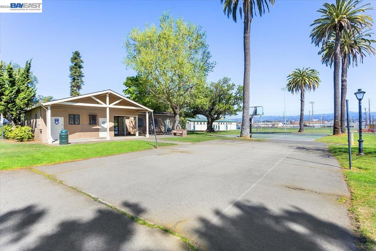 Detail Gallery Image 50 of 53 For 1848 Walnut St., Alameda,  CA 94501 - 4 Beds | 2 Baths