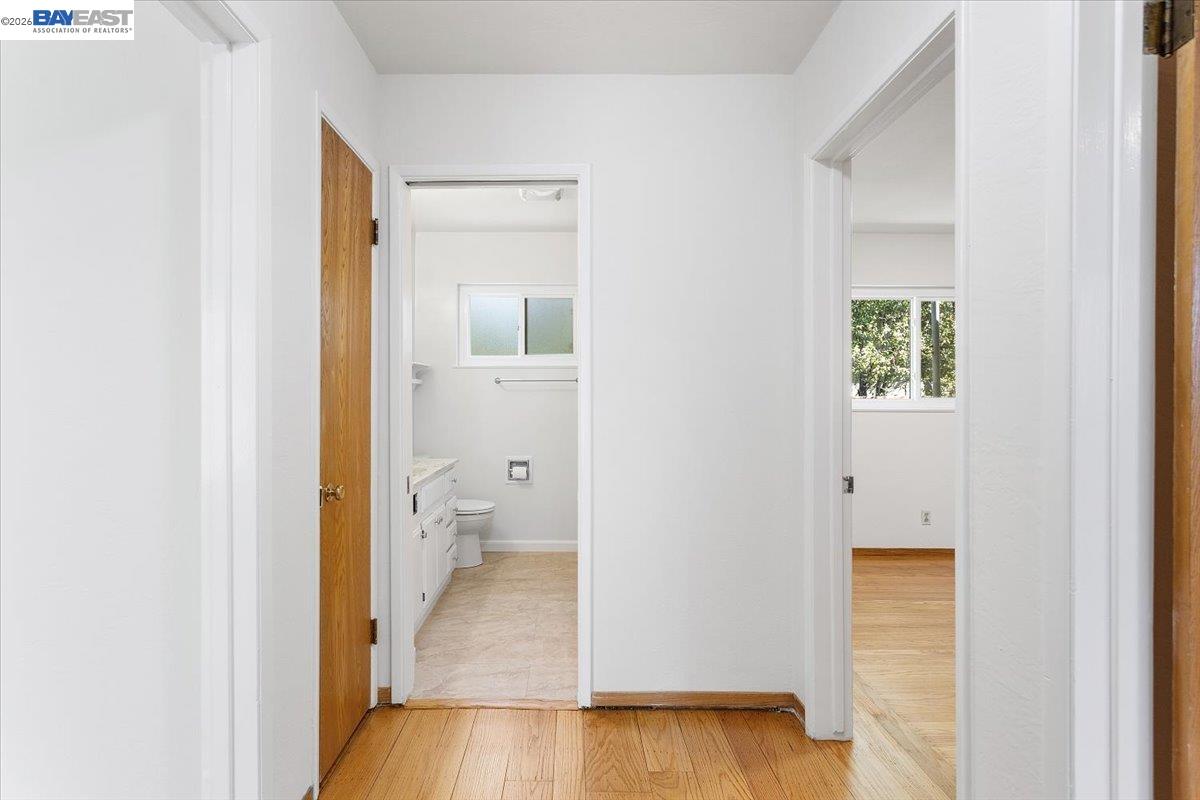 Detail Gallery Image 5 of 53 For 1848 Walnut St., Alameda,  CA 94501 - 4 Beds | 2 Baths