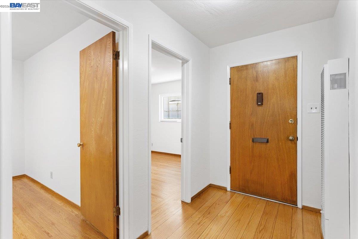 Detail Gallery Image 6 of 53 For 1848 Walnut St., Alameda,  CA 94501 - 4 Beds | 2 Baths