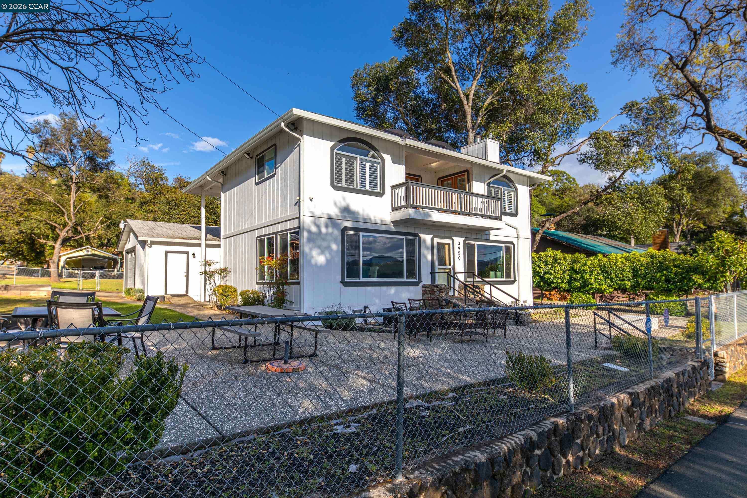 Detail Gallery Image 11 of 45 For 3950 Oakmont Drive, Clearlake,  CA 95422 - 5 Beds | 4 Baths