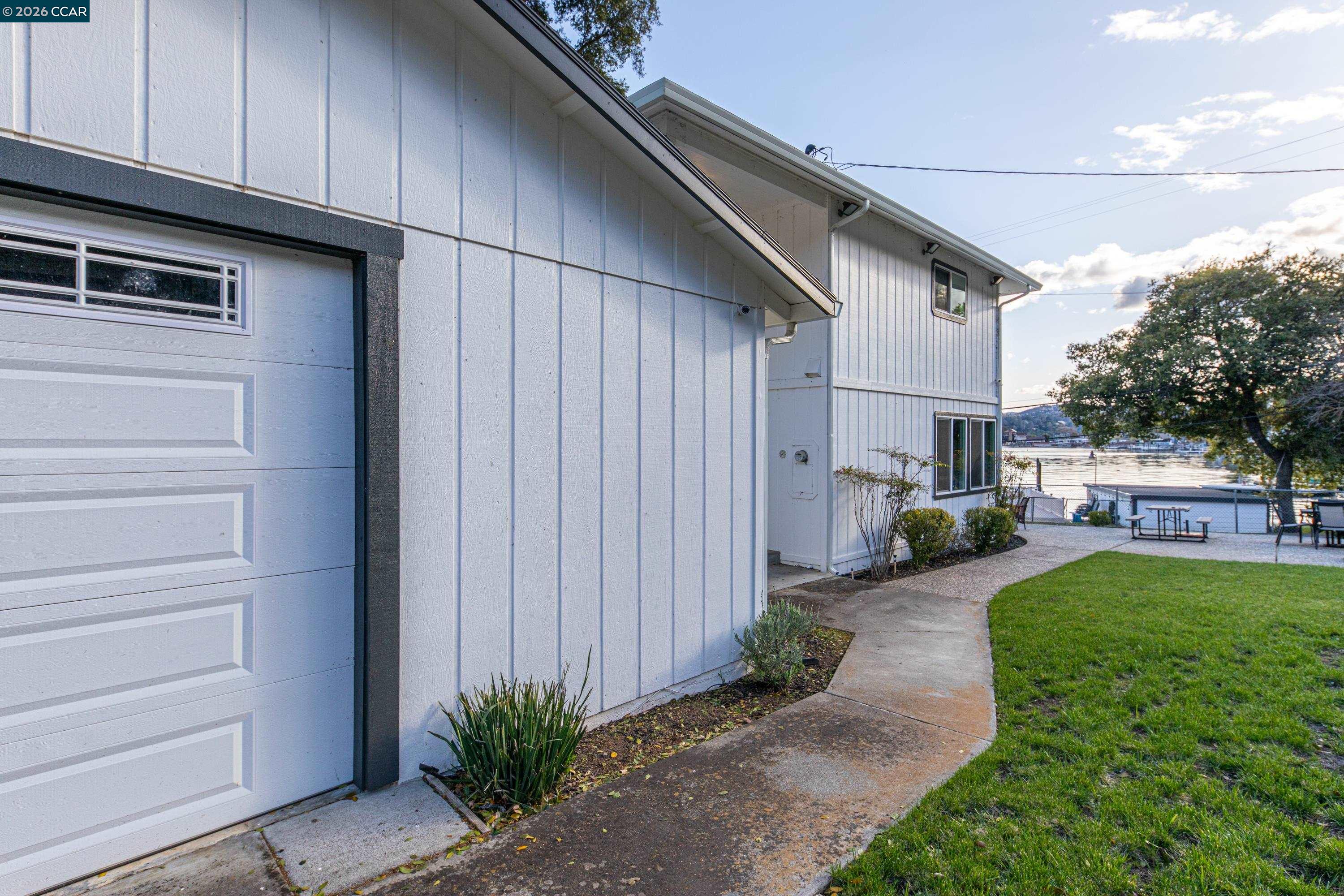 Detail Gallery Image 4 of 45 For 3950 Oakmont Drive, Clearlake,  CA 95422 - 5 Beds | 4 Baths