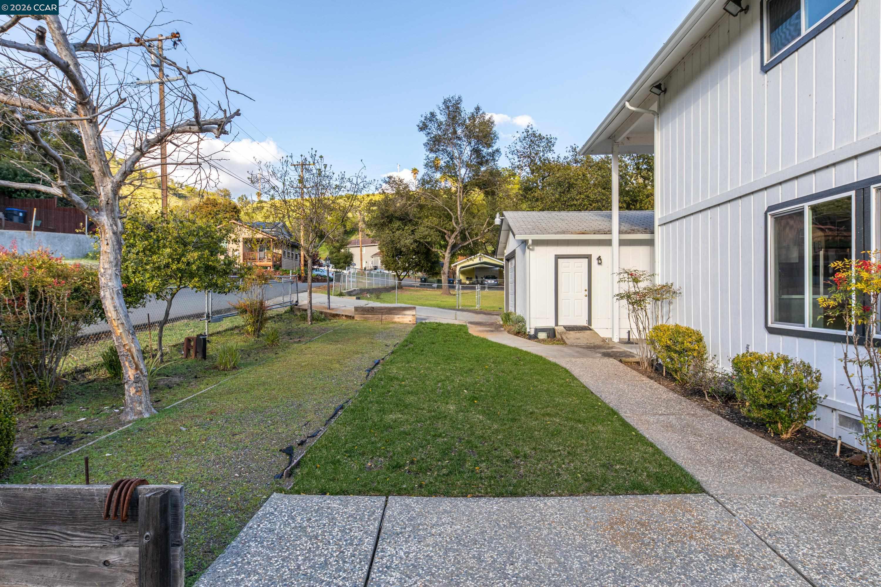 Detail Gallery Image 8 of 45 For 3950 Oakmont Drive, Clearlake,  CA 95422 - 5 Beds | 4 Baths