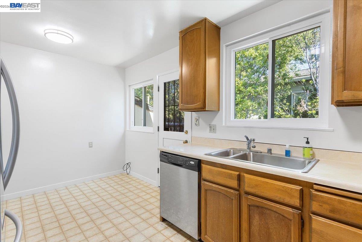 Detail Gallery Image 19 of 53 For 1848 Walnut St., Alameda,  CA 94501 - – Beds | – Baths