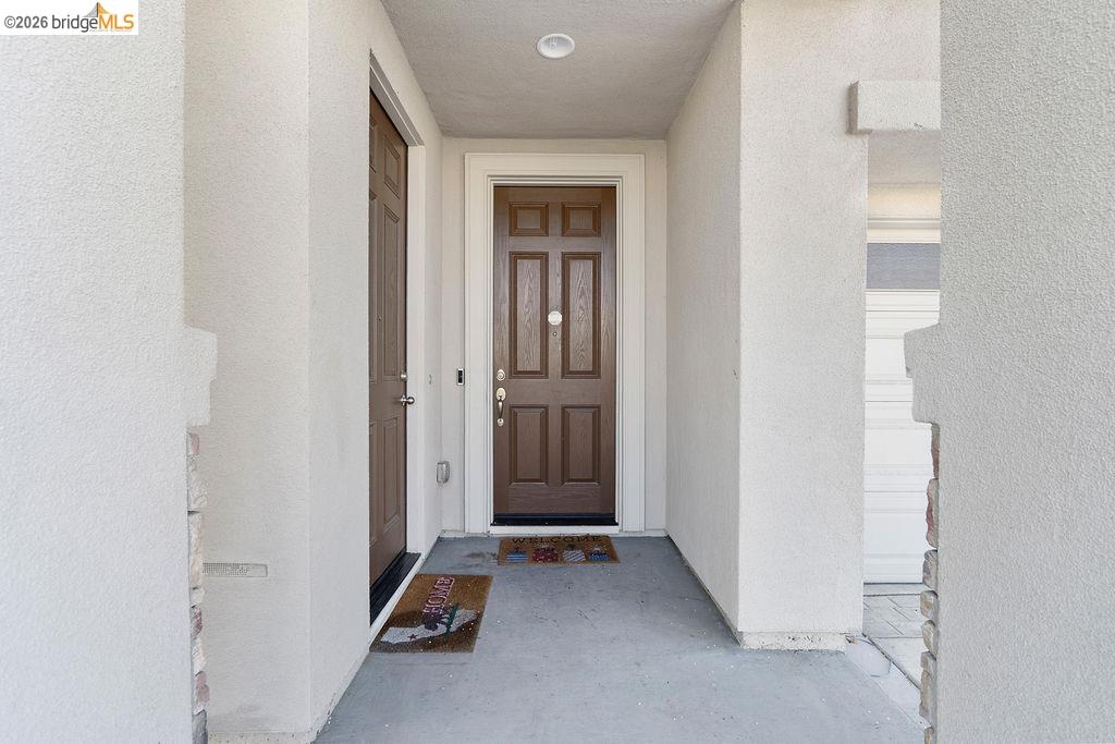 Detail Gallery Image 2 of 35 For 87 Greystone Pl, Pittsburg,  CA 94565 - 5 Beds | 3/1 Baths