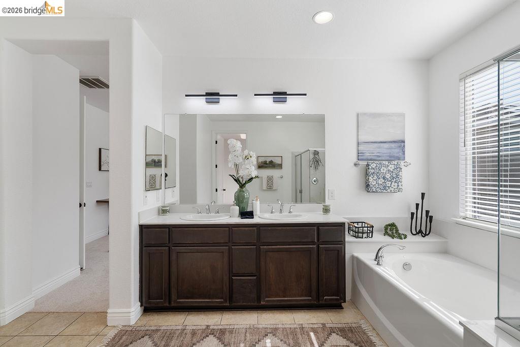 Detail Gallery Image 18 of 35 For 87 Greystone Pl, Pittsburg,  CA 94565 - 5 Beds | 3/1 Baths