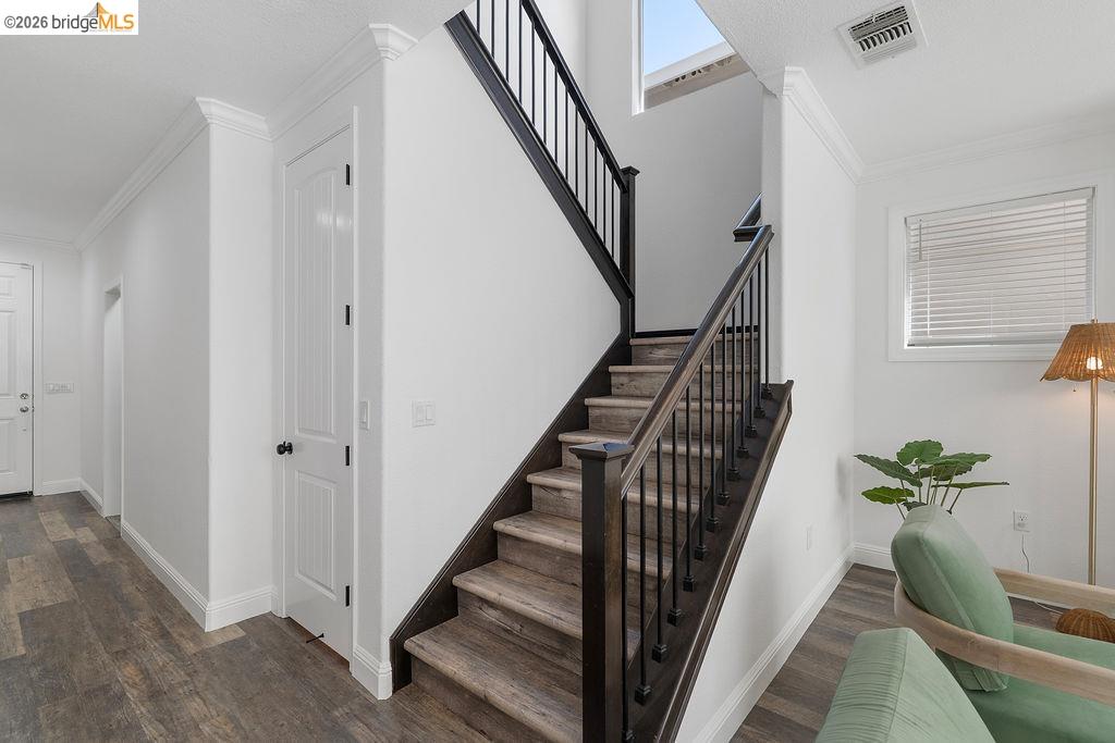 Detail Gallery Image 4 of 35 For 87 Greystone Pl, Pittsburg,  CA 94565 - 5 Beds | 3/1 Baths